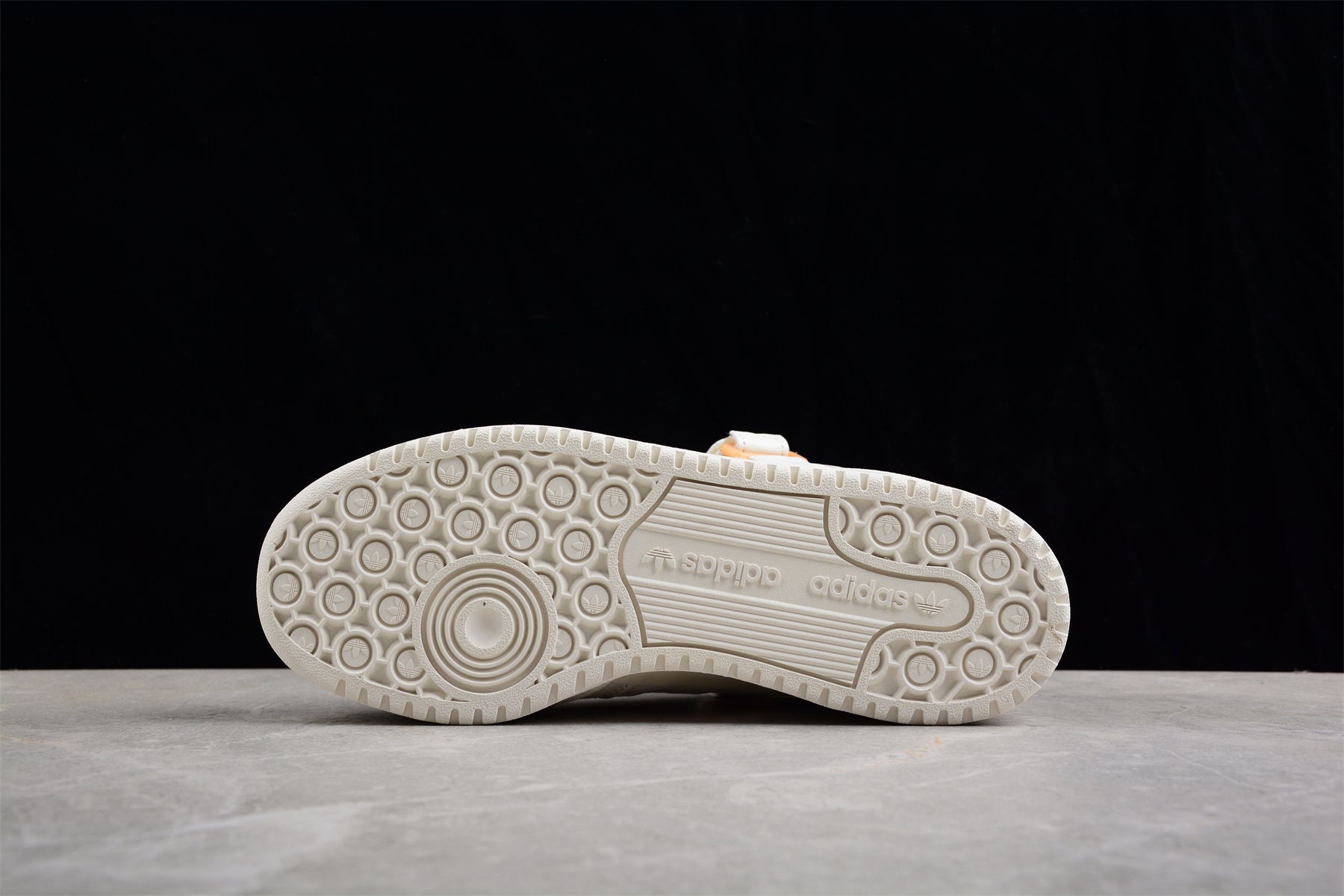 Forum 84 Low GV8345 - Image 7