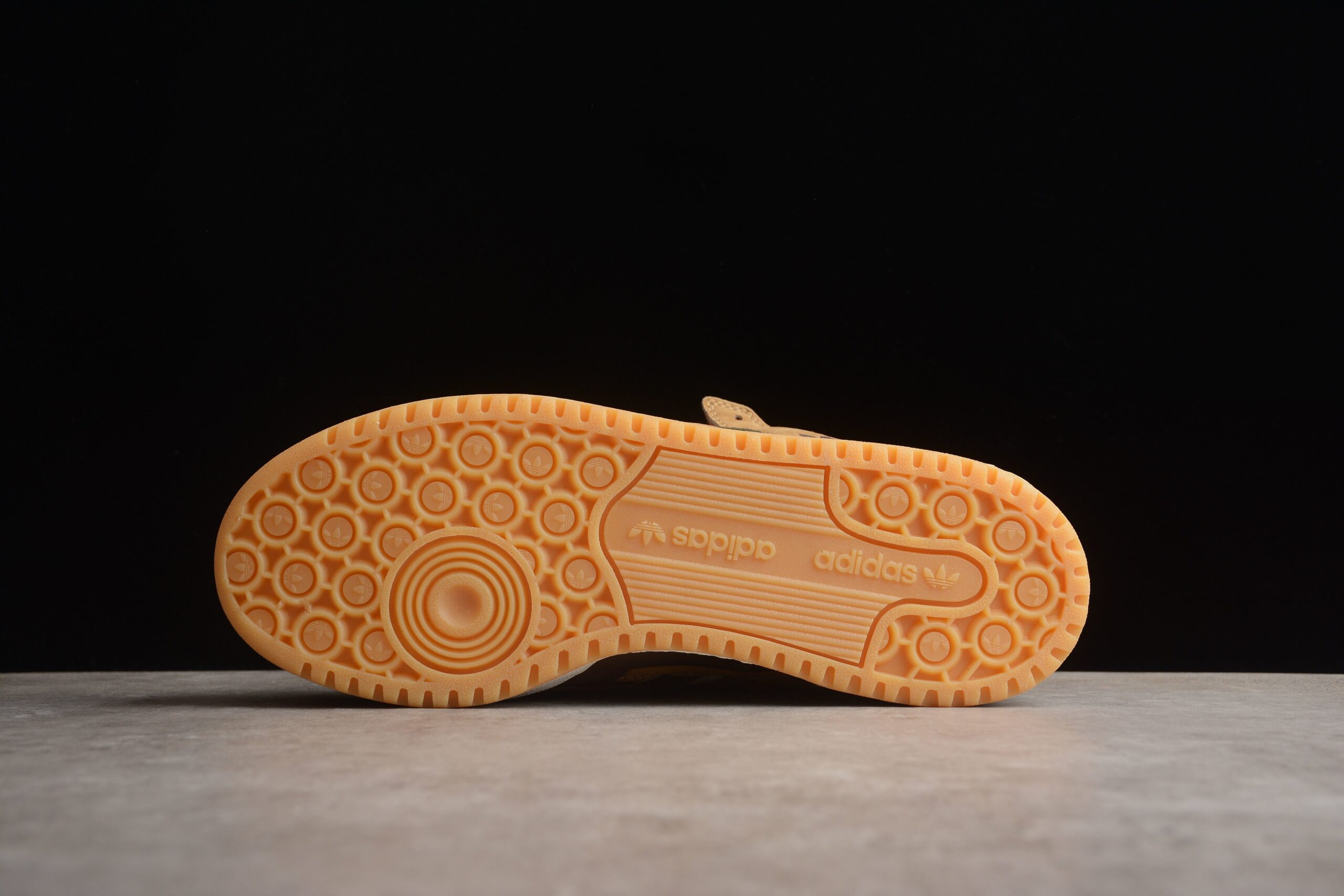 Forum 84 Low GW4334 - Image 6