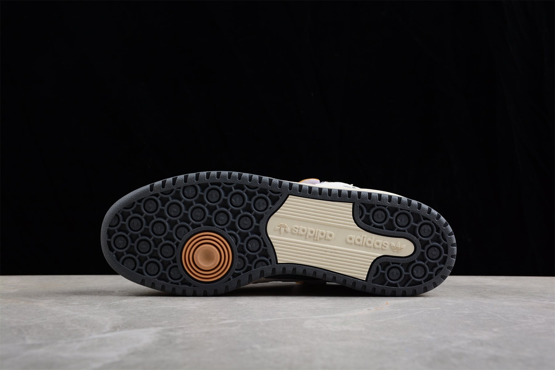 Forum 84 Low HQ4374 - Image 7