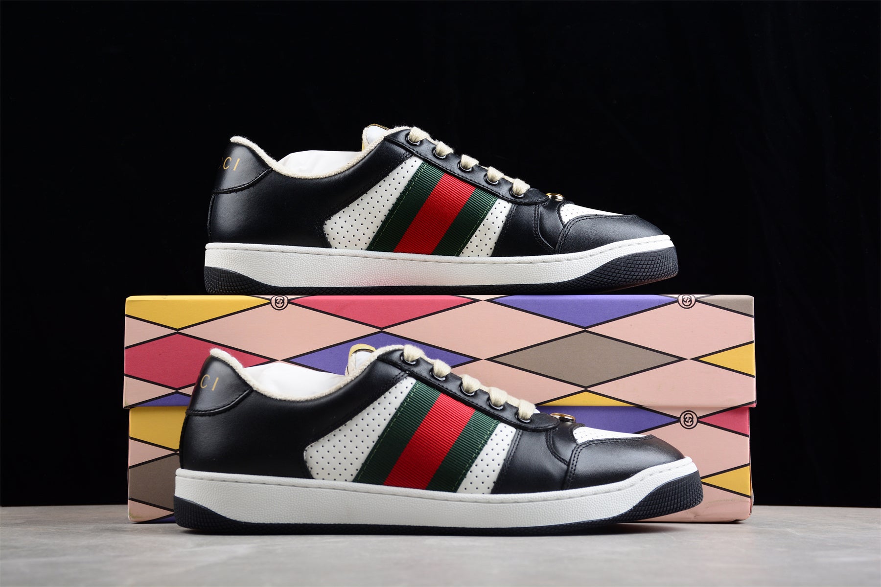 GUCCI MEN'S BLACK WHITE WEB LOGO LOW TOP SNEAKERS - Image 4