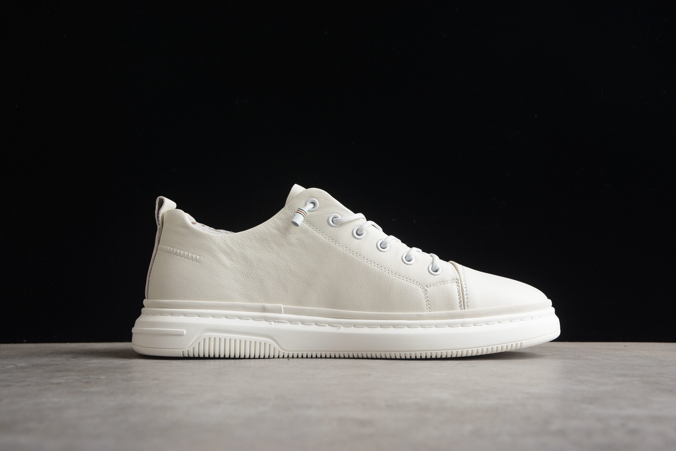 Gucci Bee Embroidered Lace-Up Sneakers