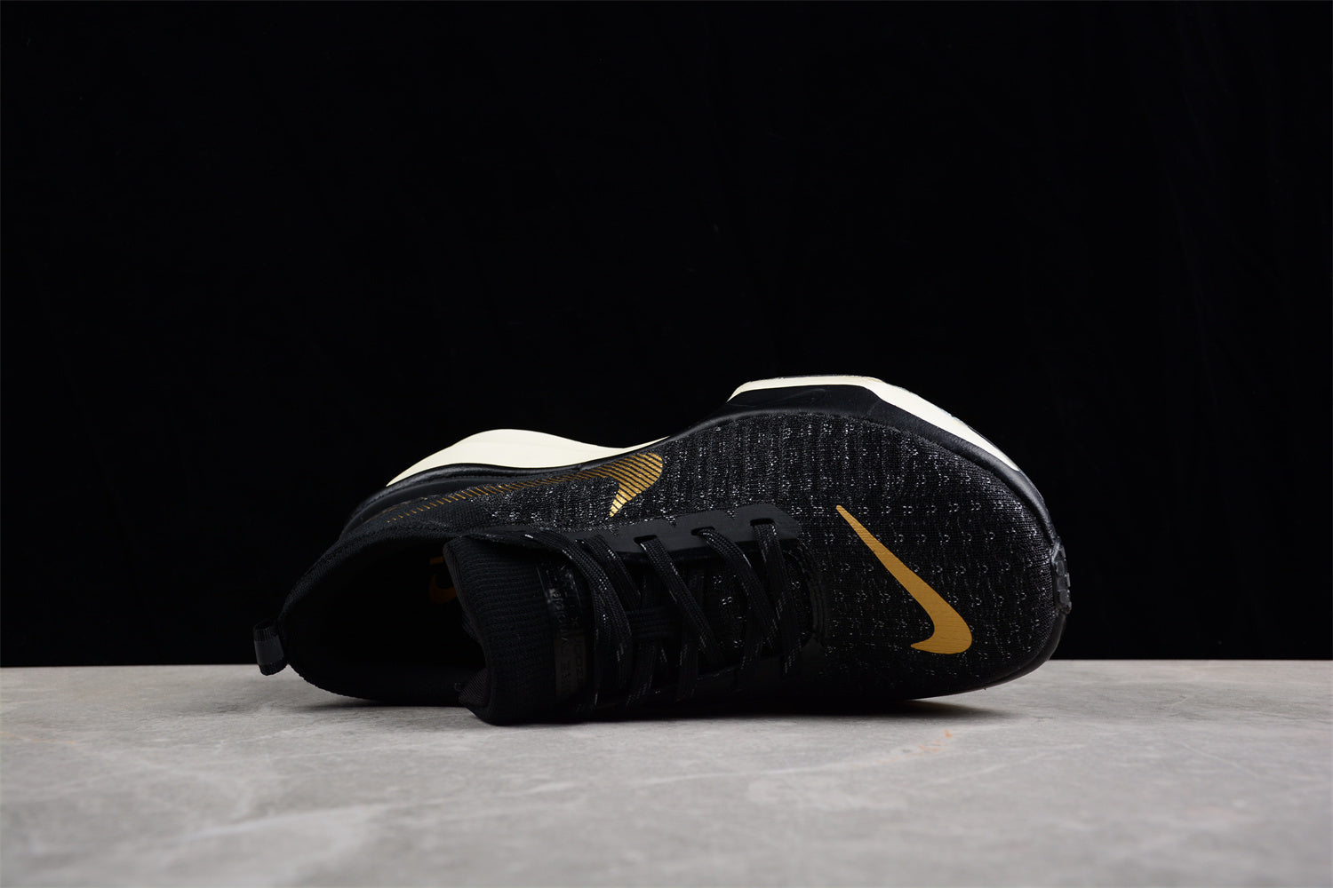NIKE ZoomX Invincible 3 - Image 5