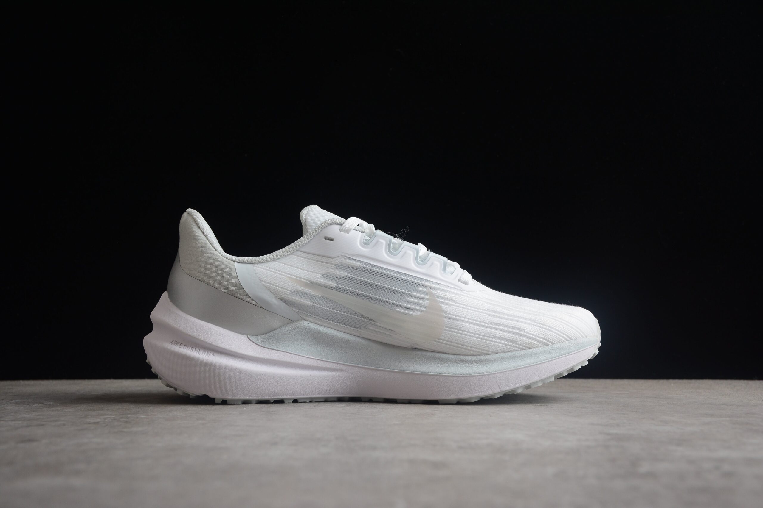 NK Air Zoom Winflo V9 DD8686-100