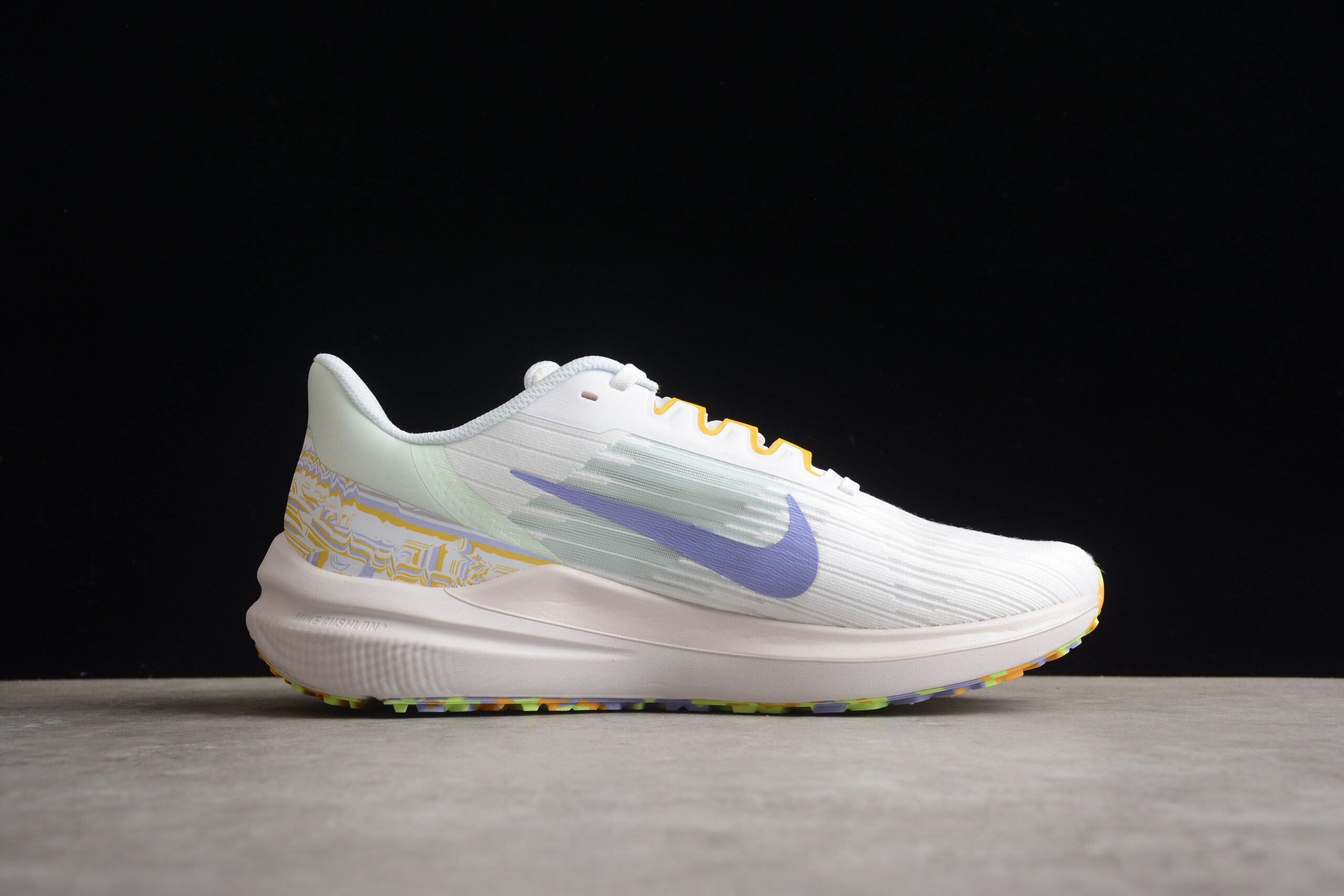 NK Air Zoom Winflo V9 DR8802-100