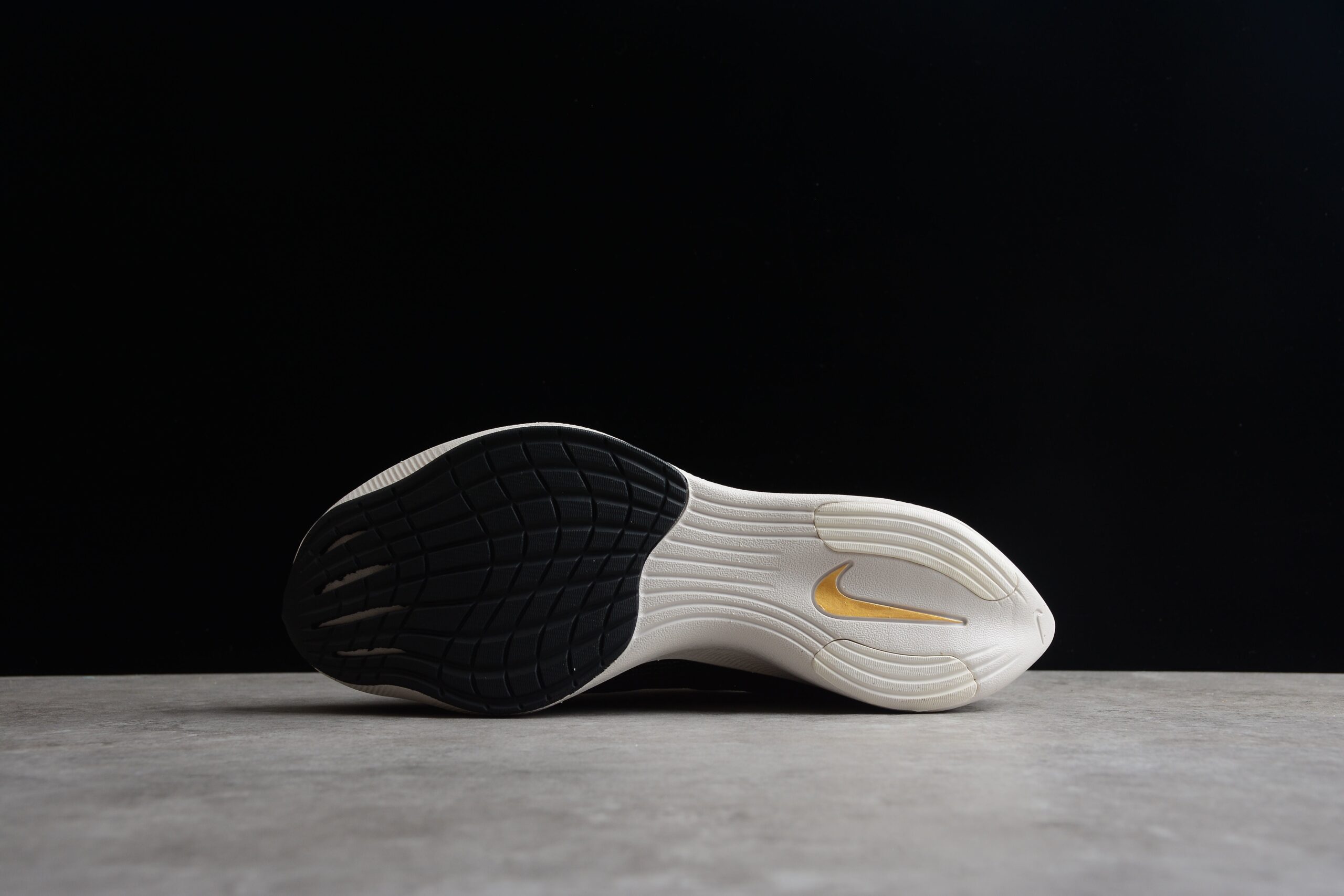 Nike Air ZoomX Vaporfly NEXT - Image 3