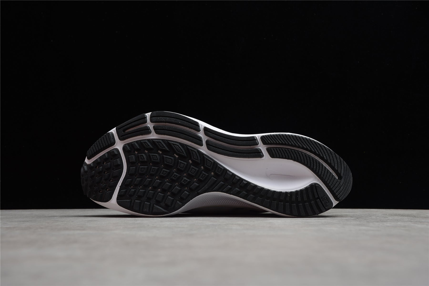 Nike Air Zoom Pegasus 37 White Black - Image 4