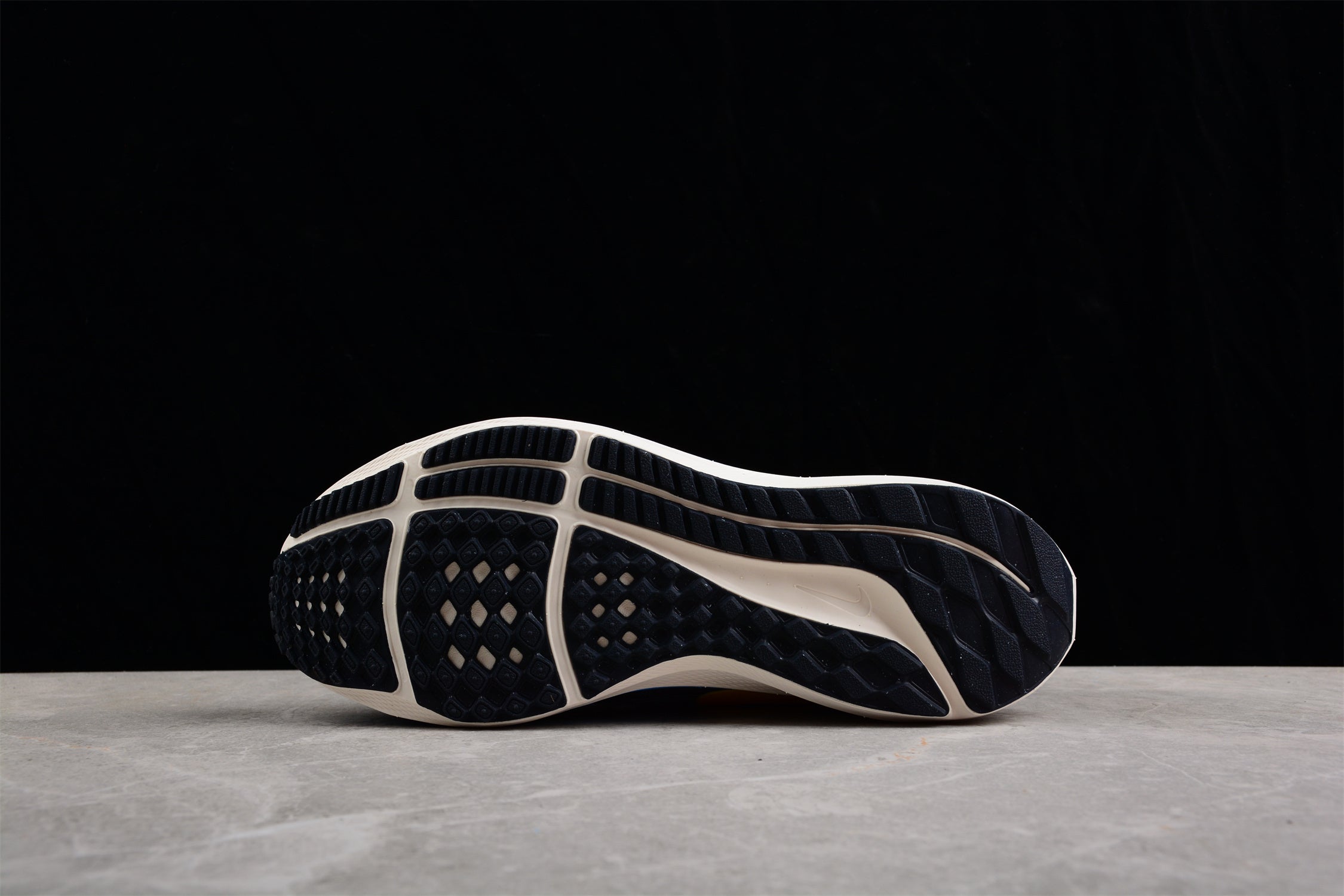 Nike Air Zoom Pegasus 39 Premium Obsidian Yellow - Image 4