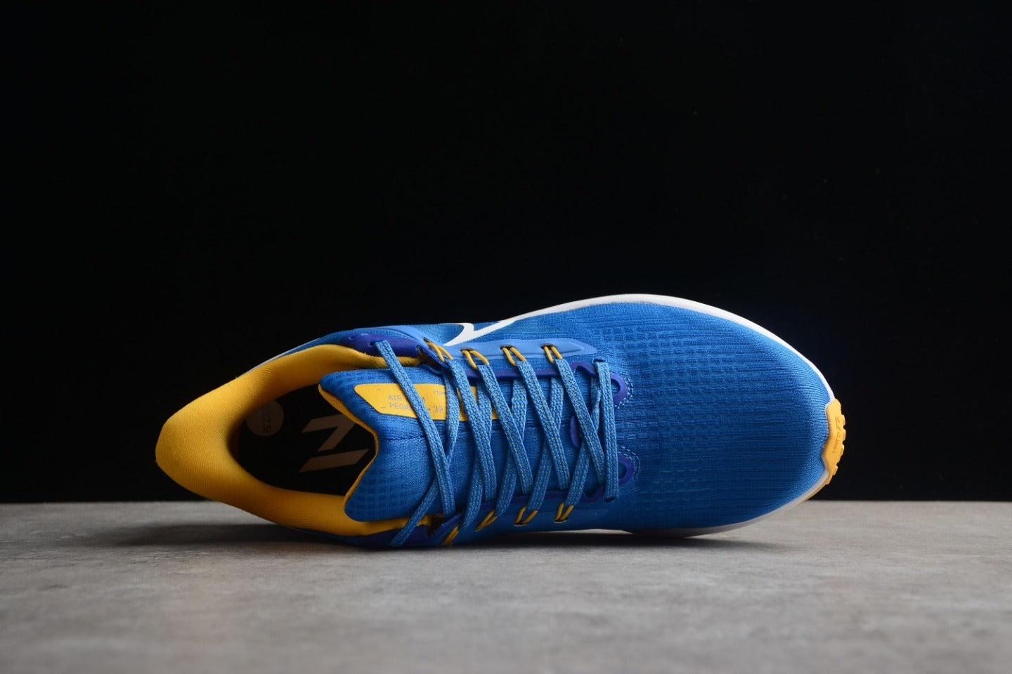 Nike Air Zoom Pegasus 39 UCLA Bruins Shoes - Image 2