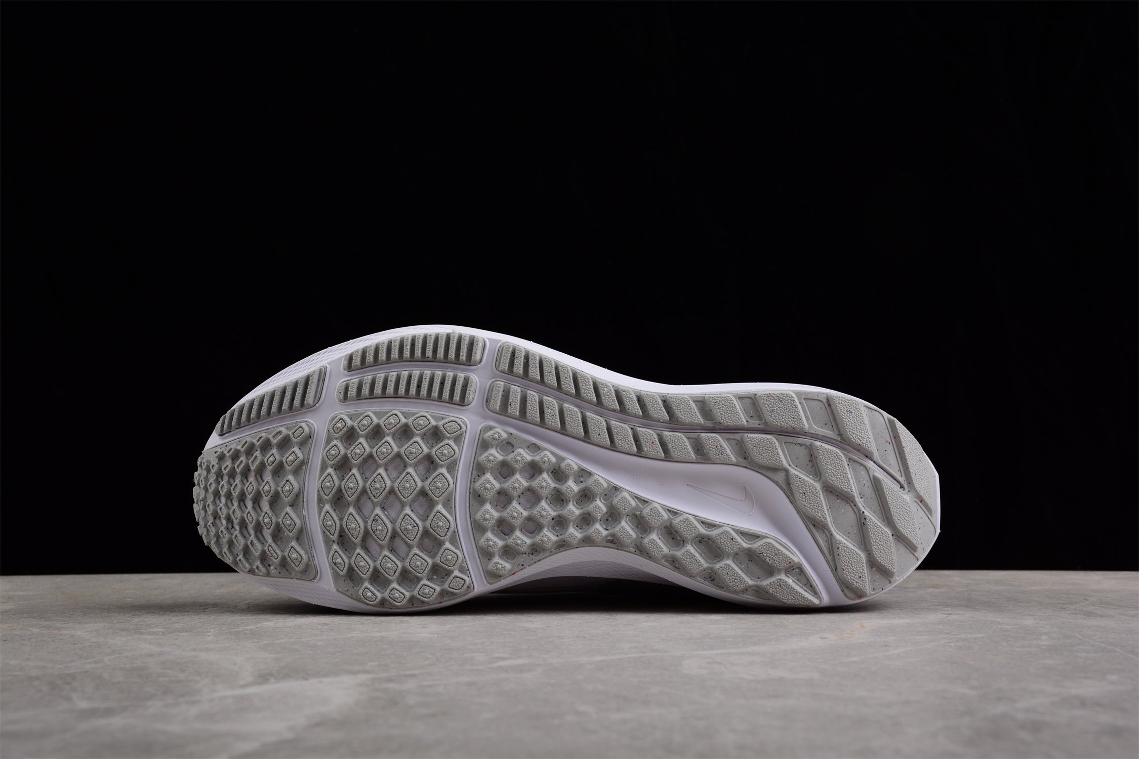 Nike Air Zoom Pegasus 39 'White Grey Fog' - Image 3