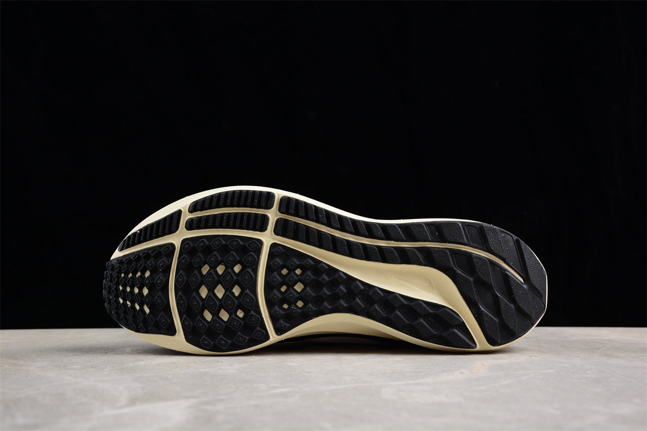 Nike Pegasus 40 White - Image 2