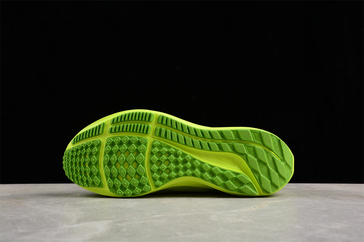 Nike Pegasus 40 Grinch - Image 2