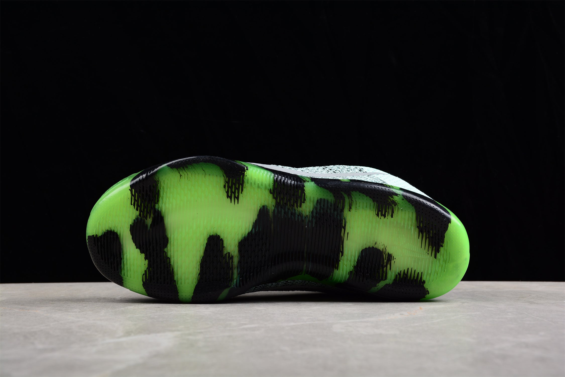 Nike Kobe 11 Low Easter - Image 3