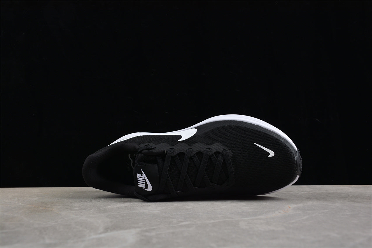 Nike Revolution 8 - Image 5