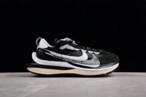 Nike VaporWaffle x Sacai