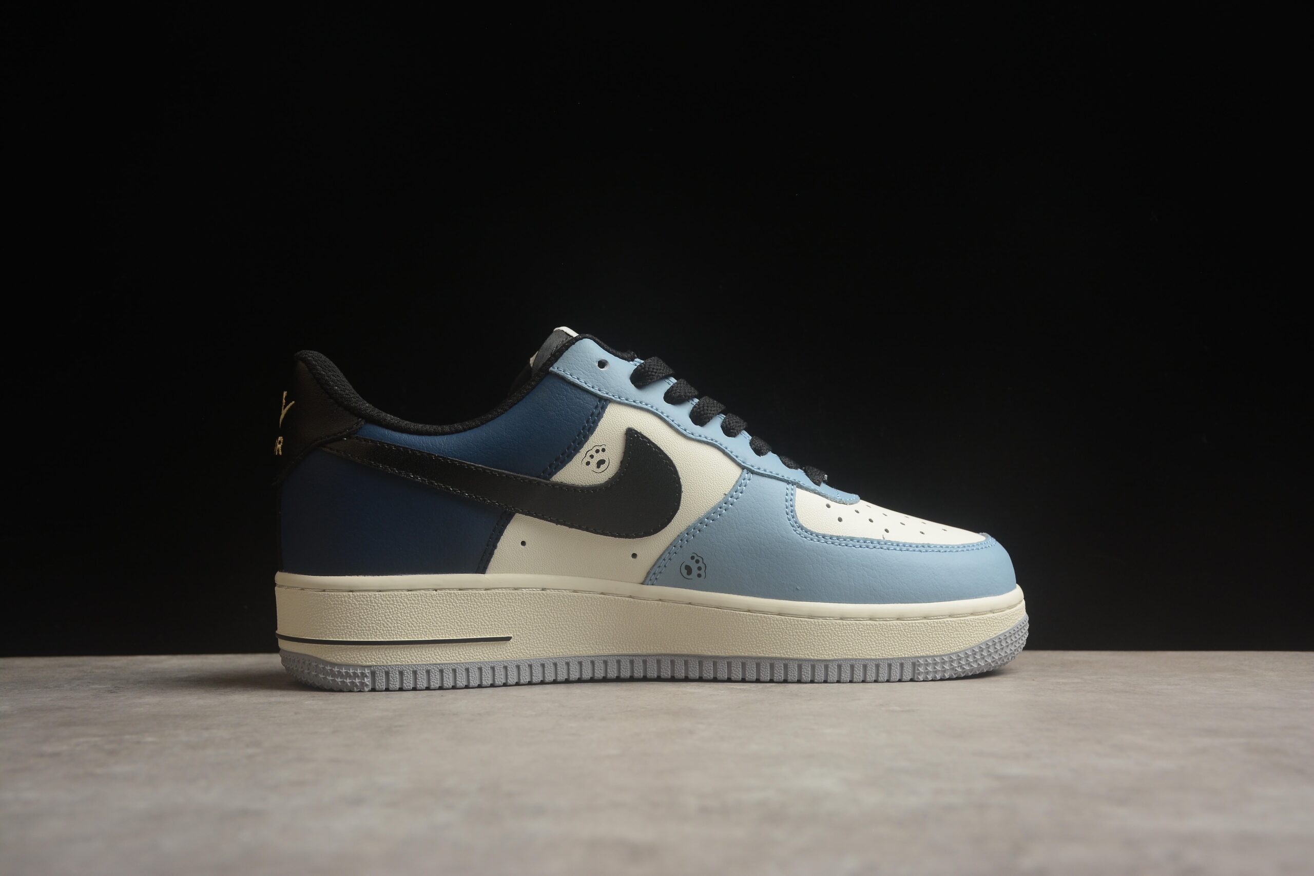 Nk Air Force 1'07 Low "Lonely Bear" XC2351-222