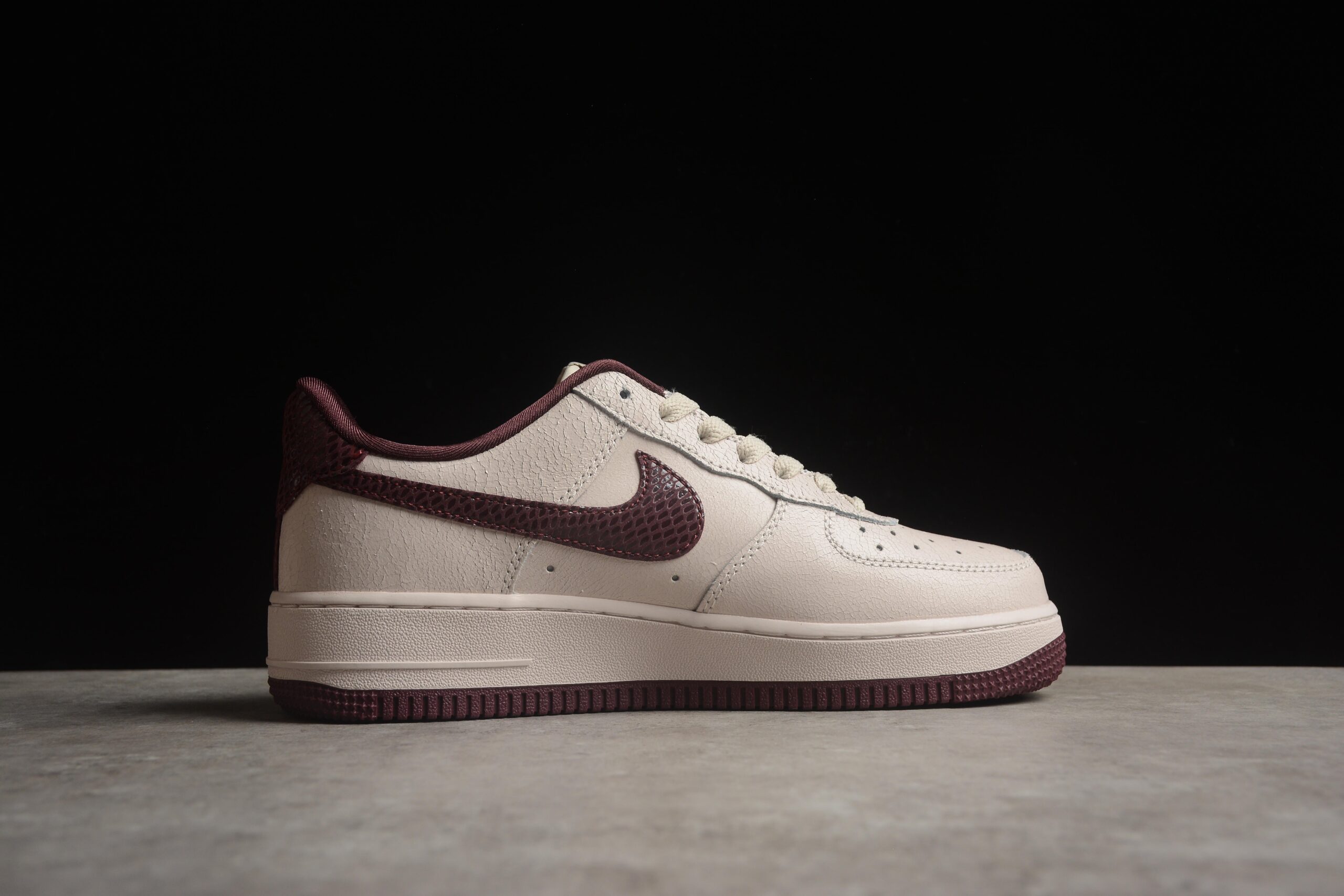 Nk Air Force 1'07 Low "Red Dragon Scale" XL2312-888