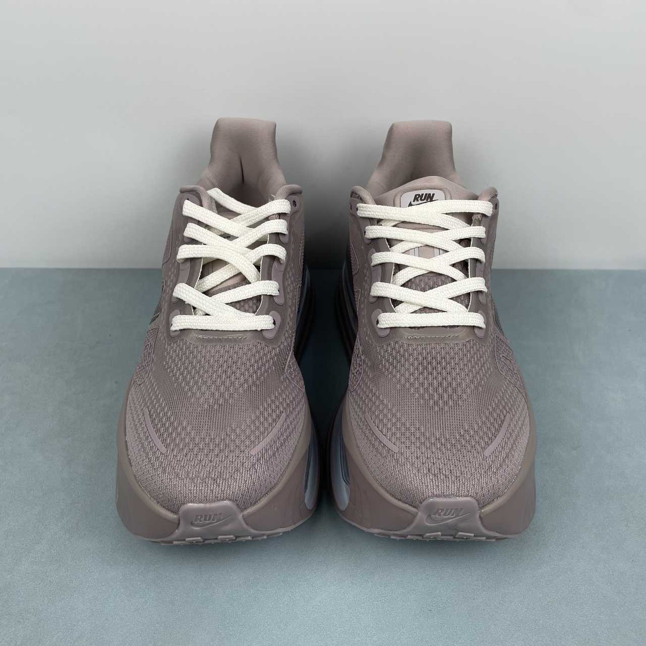 P190 NIKE Vomero Premium FN8453 - Image 4