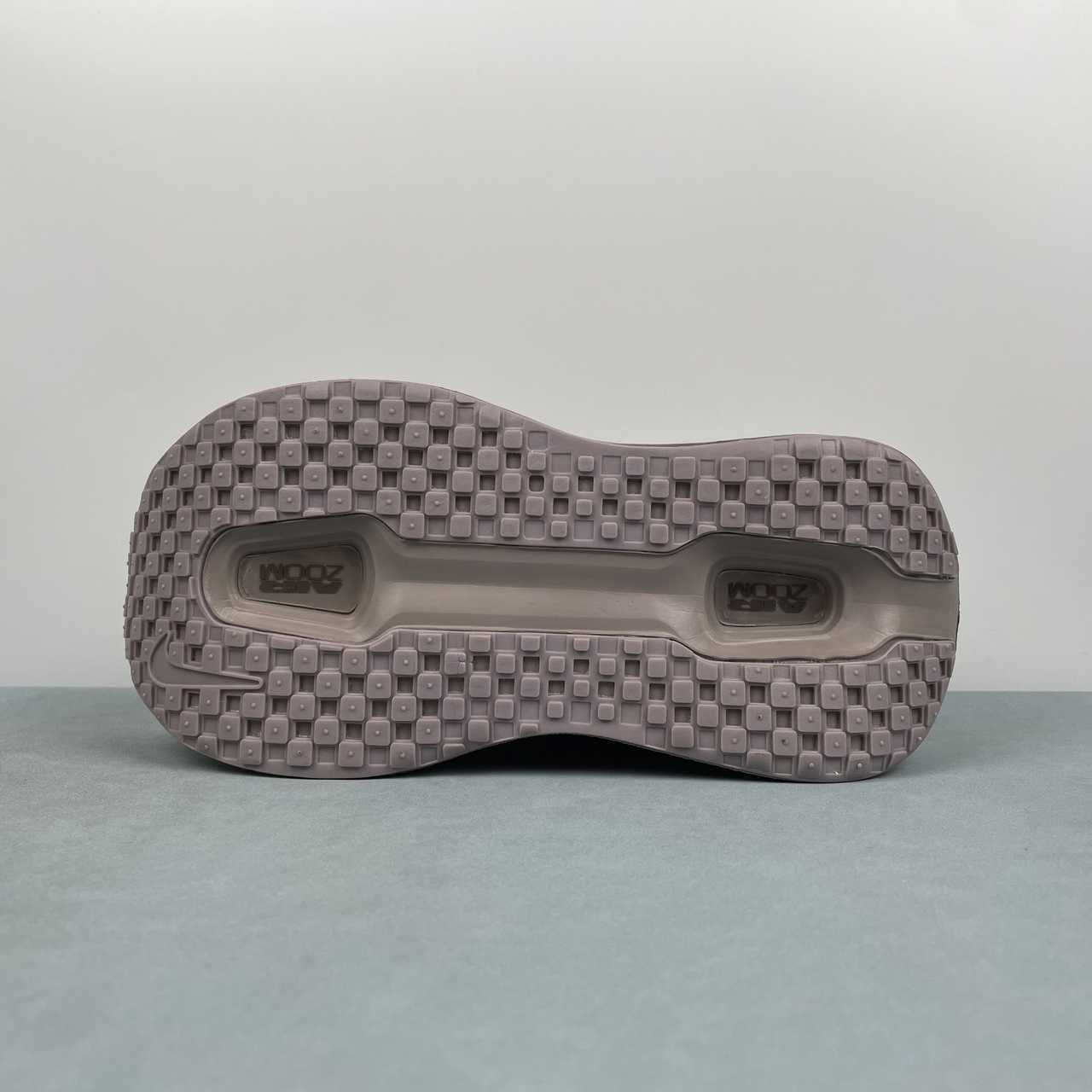 P190 NIKE Vomero Premium FN8453 - Image 5