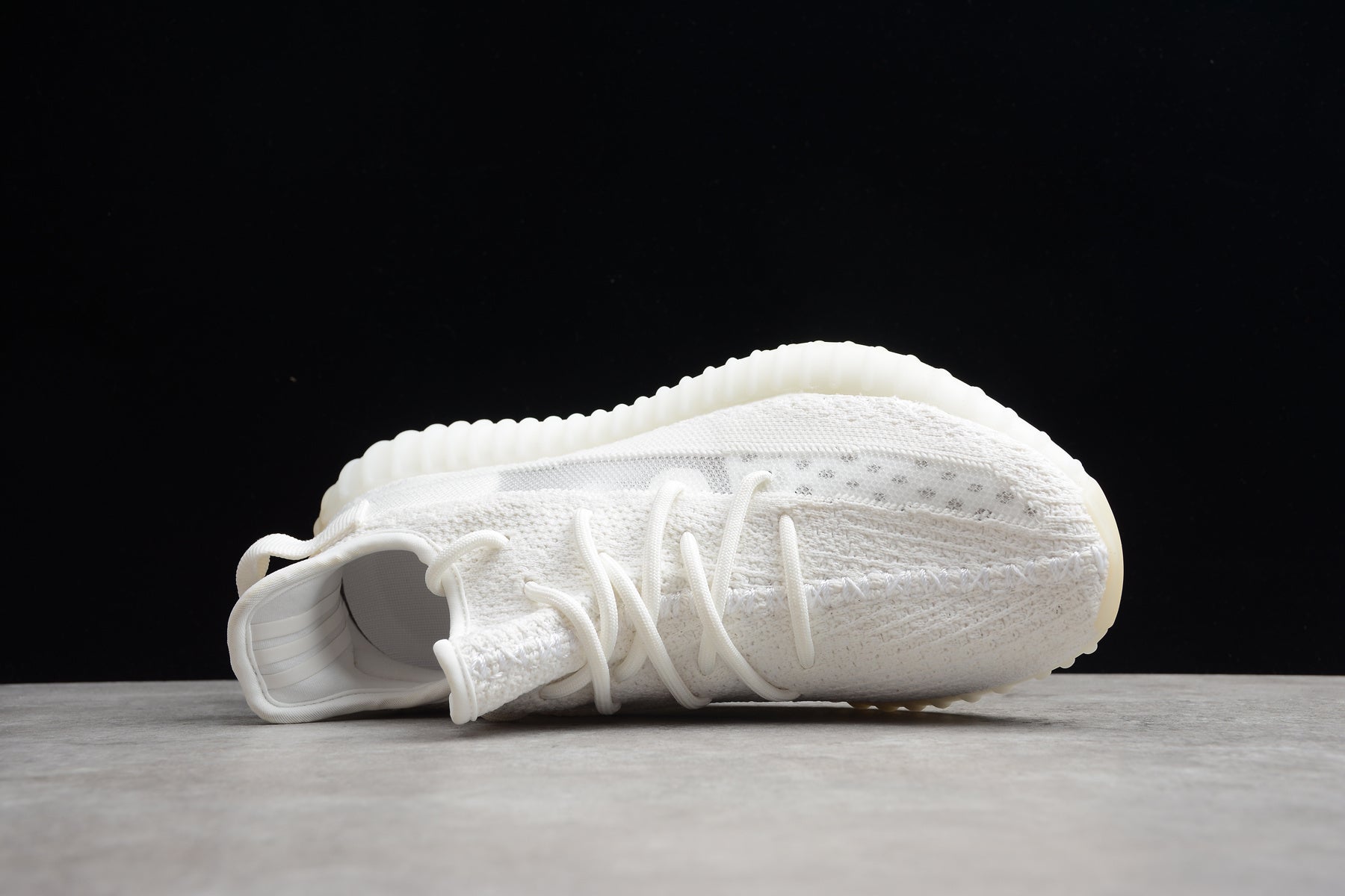 R17 Yeezy Boost 350 V2 FG7962 - Image 5