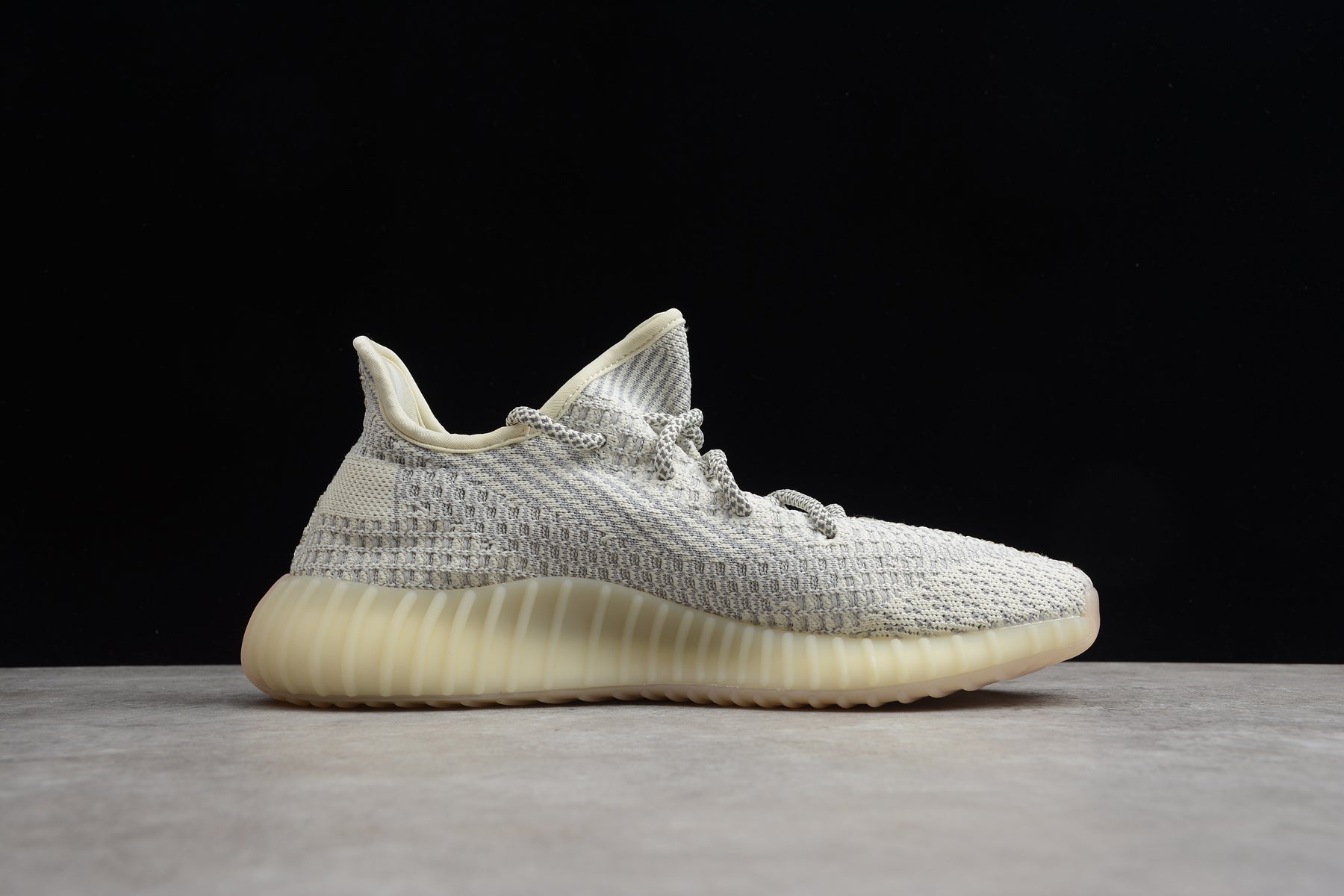 R17 Yeezy Boost 350 V2 FQ9010