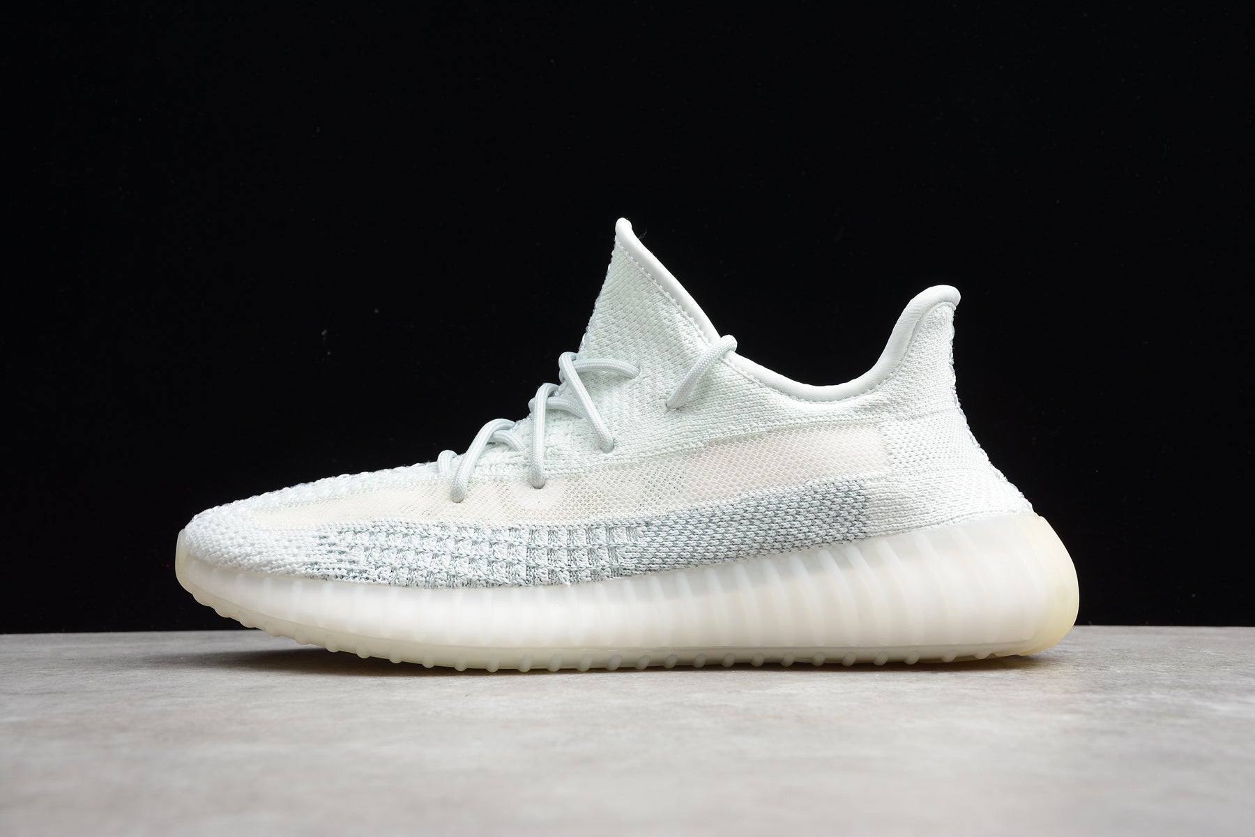 R17 Yeezy Boost 350 V2 FW5317 - Image 2