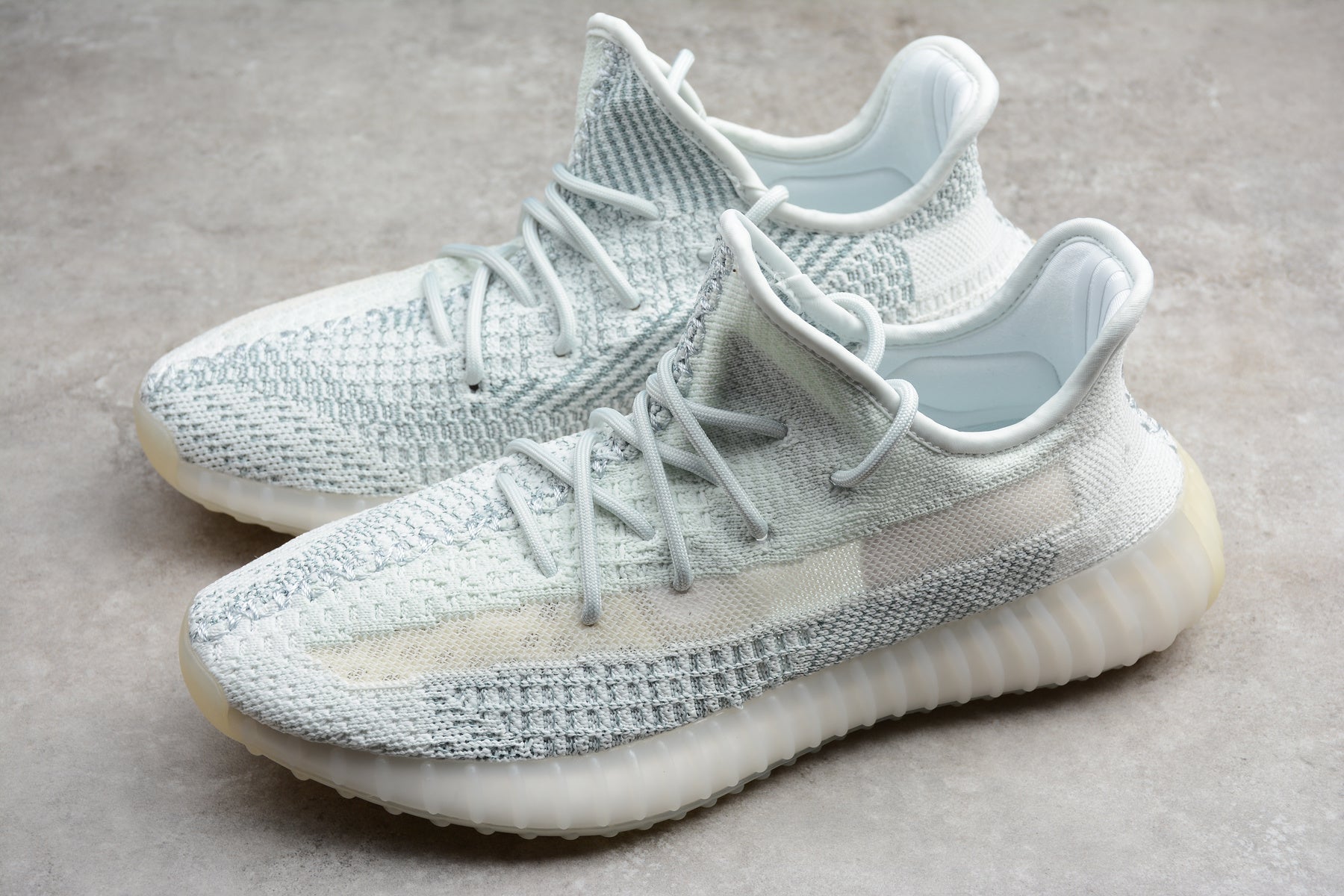 R17 Yeezy Boost 350 V2 FW5317 - Image 3