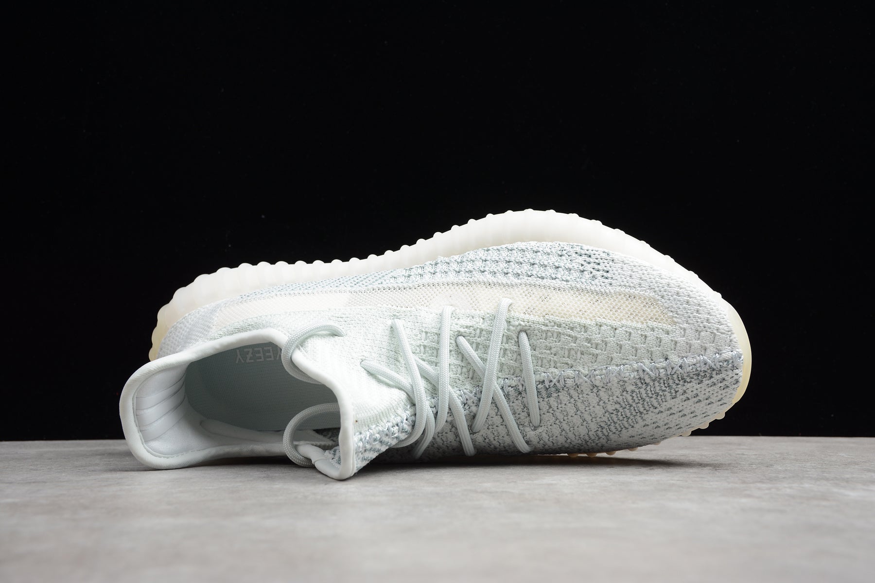 R17 Yeezy Boost 350 V2 FW5317 - Image 5