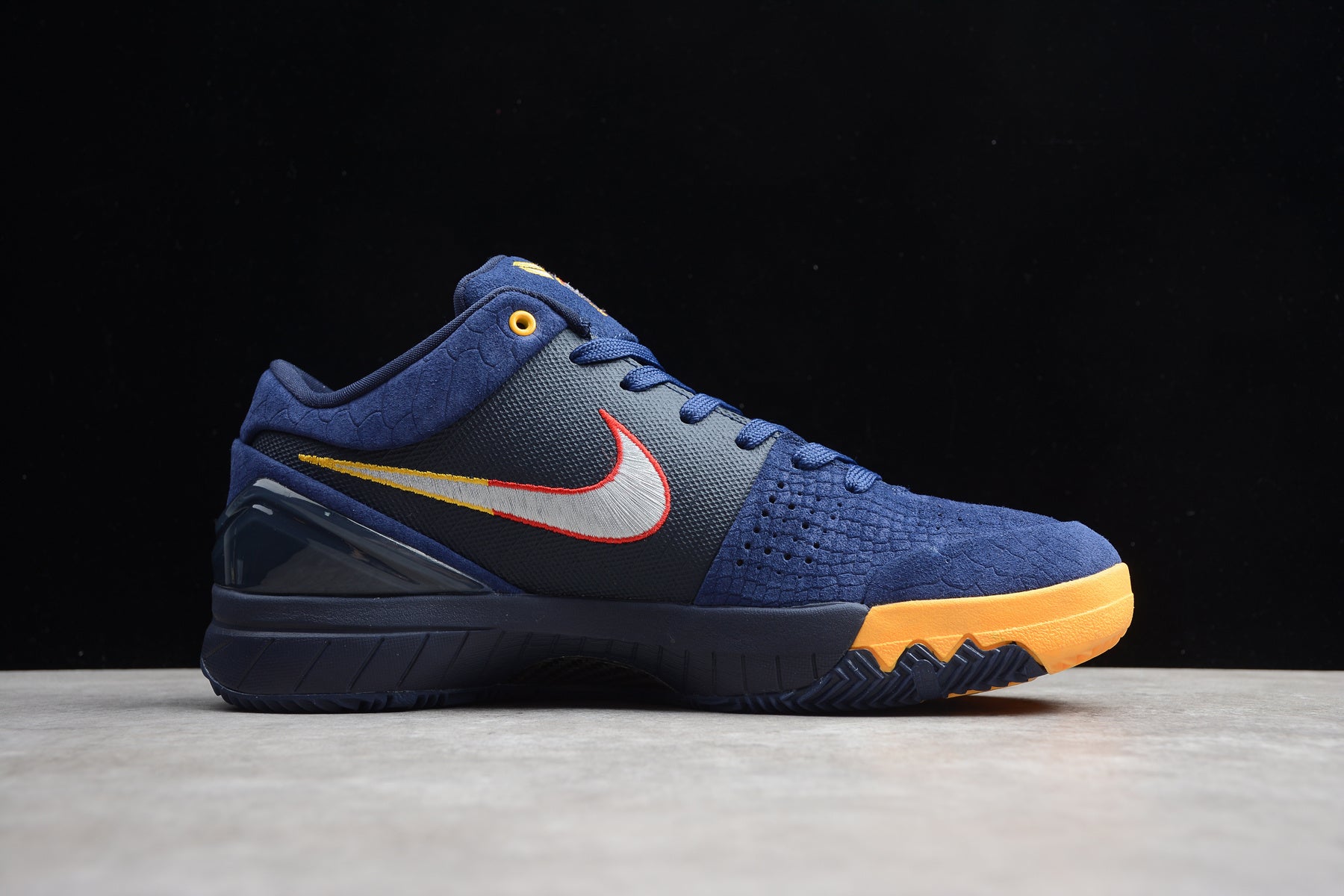 R22 Nike Kobe 4 PE “Black Mamba”