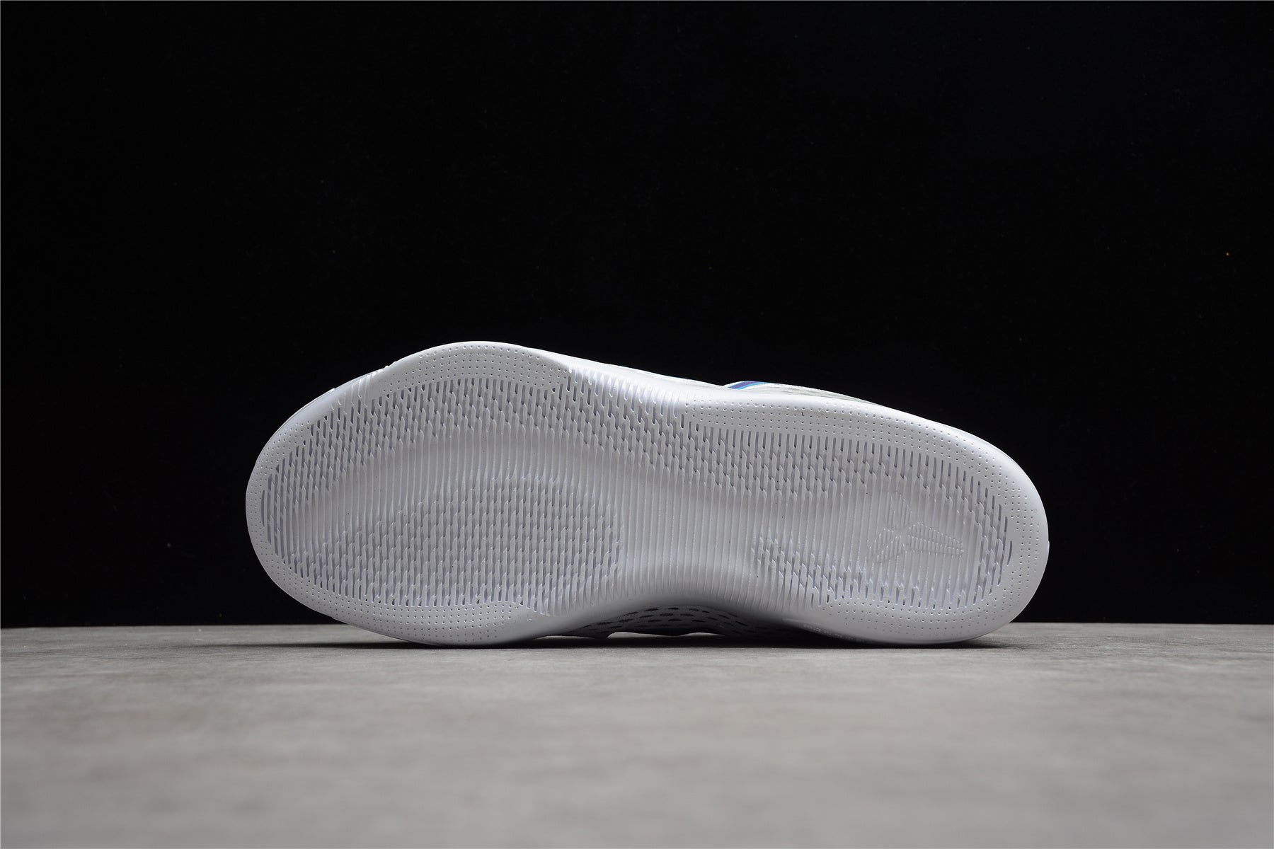 R24 Kobe 11 EM “Draft Day” - Image 2