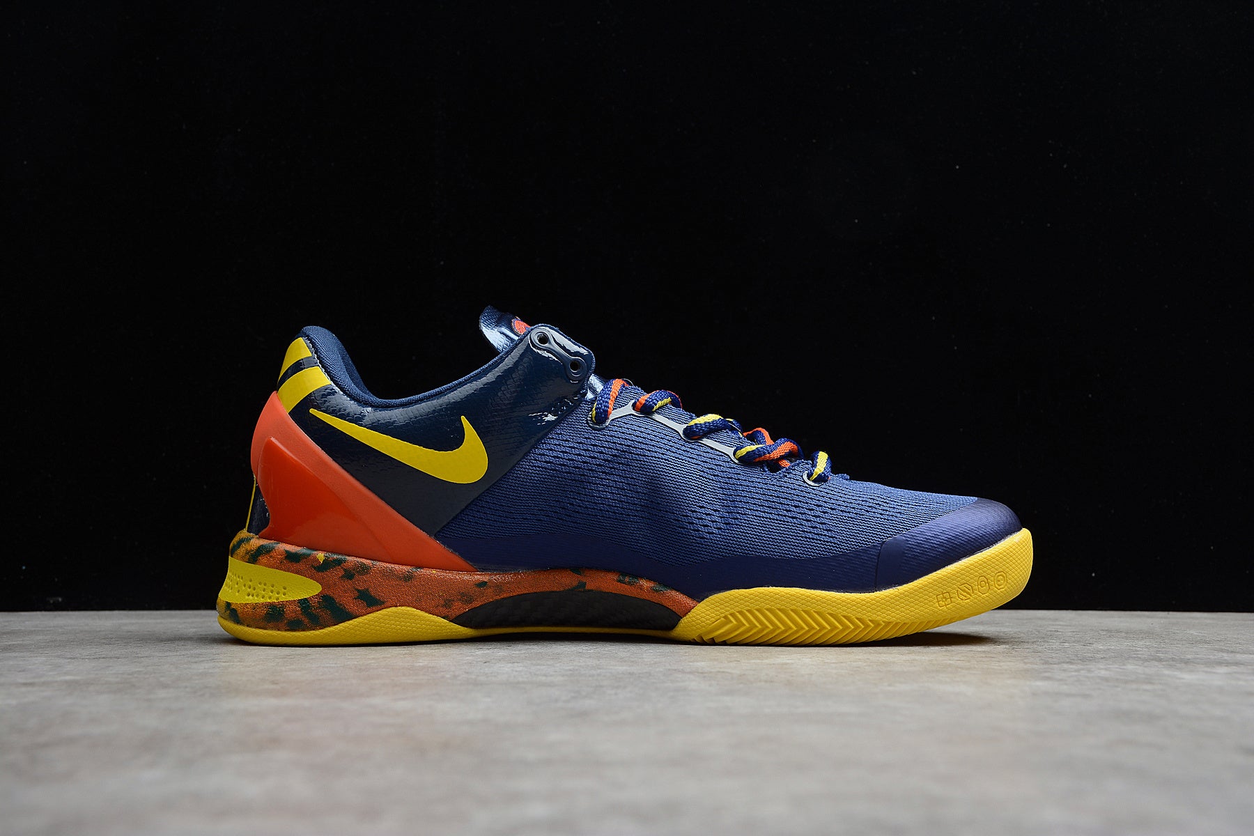 R24 Kobe 8 "Barcelona"