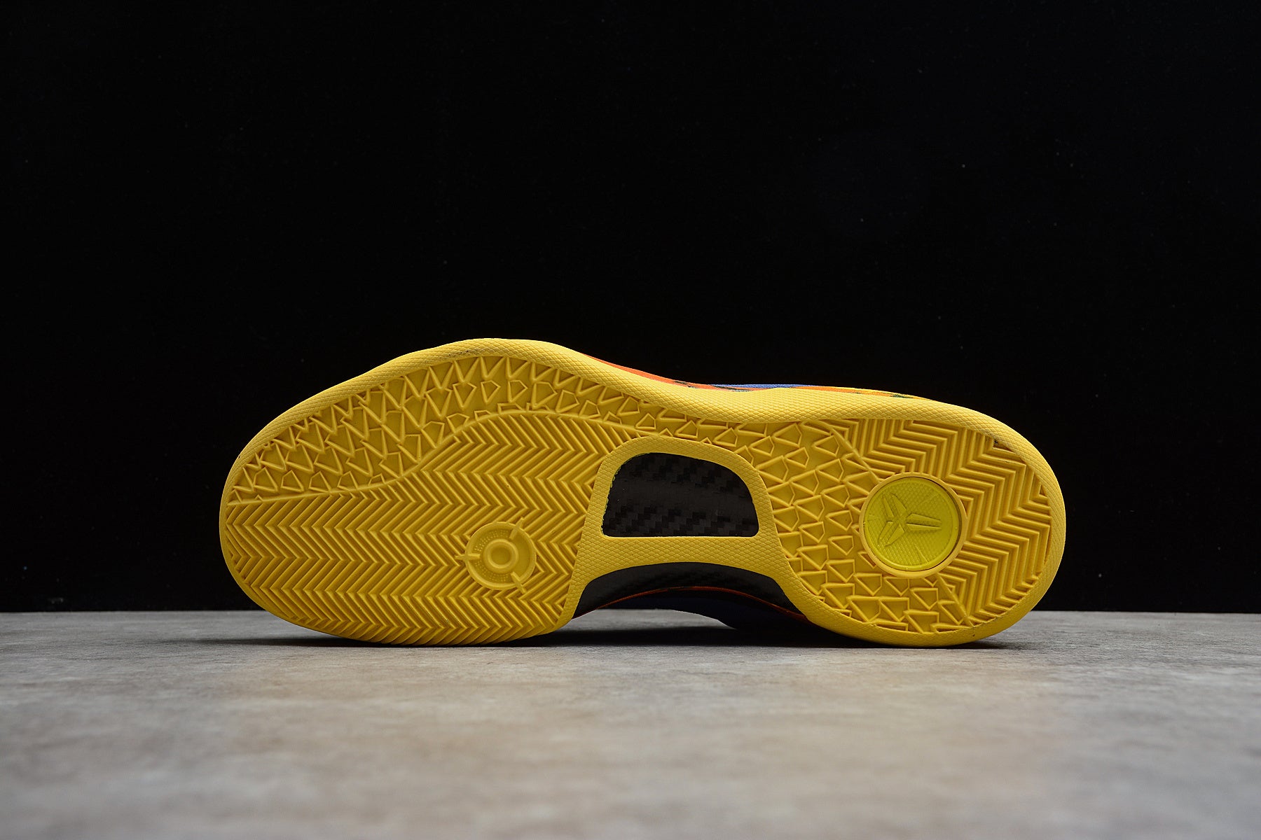 R24 Kobe 8 "Barcelona" - Image 2