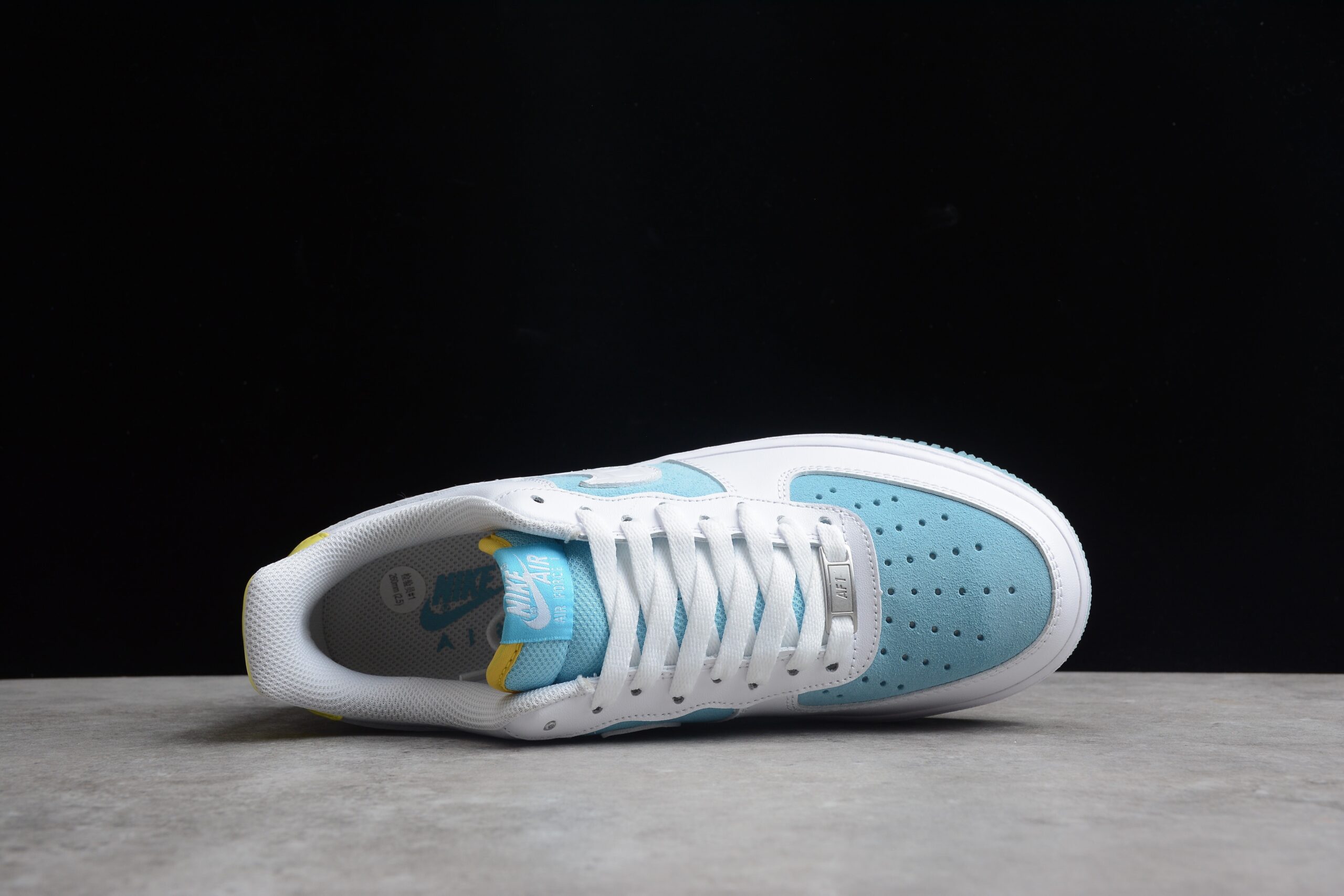 R24 NK Air Force 1 '07 AF1 AA7687-400 - Image 5