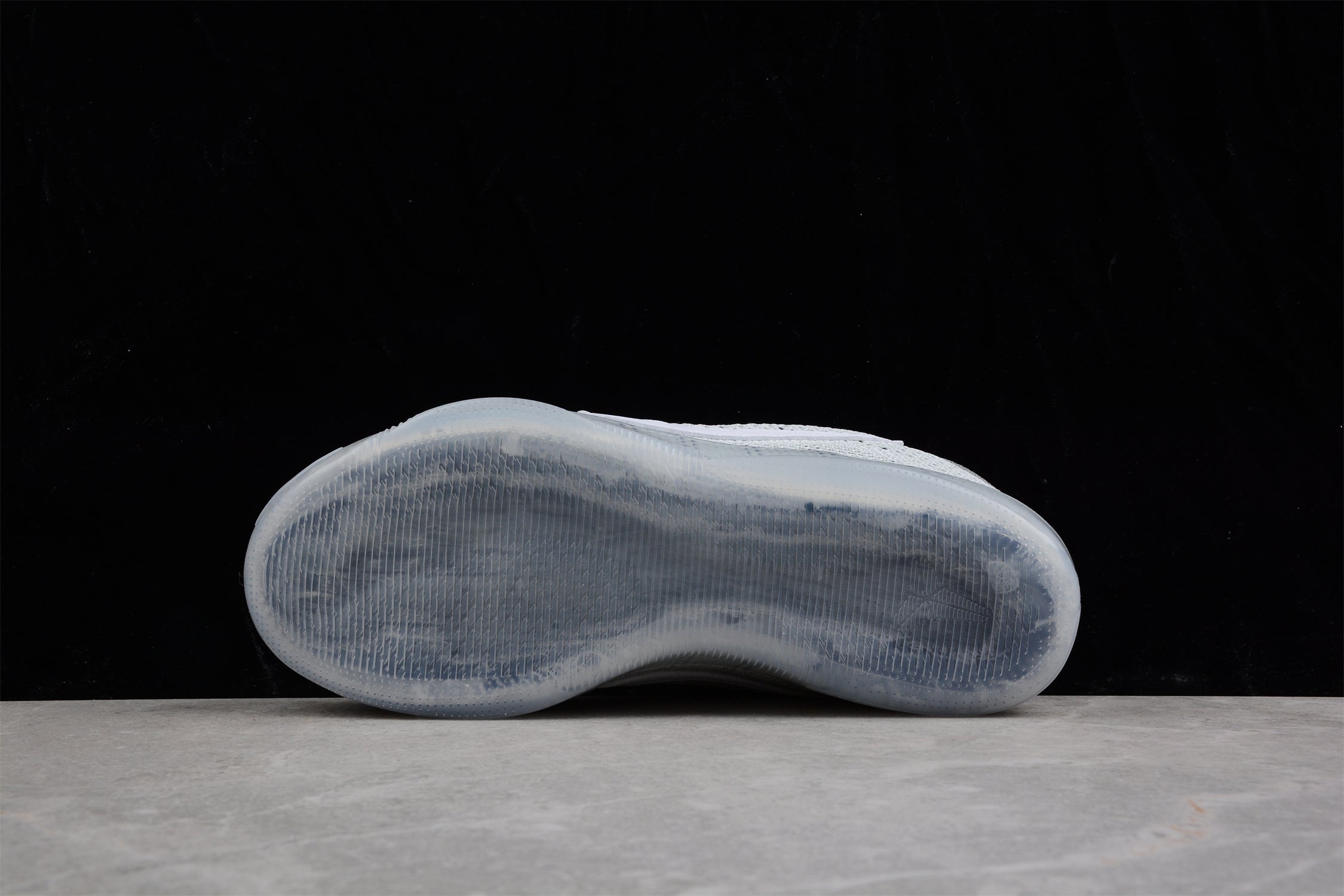 R24 Nike Kobe 11 Low PaIe Horse - Image 3