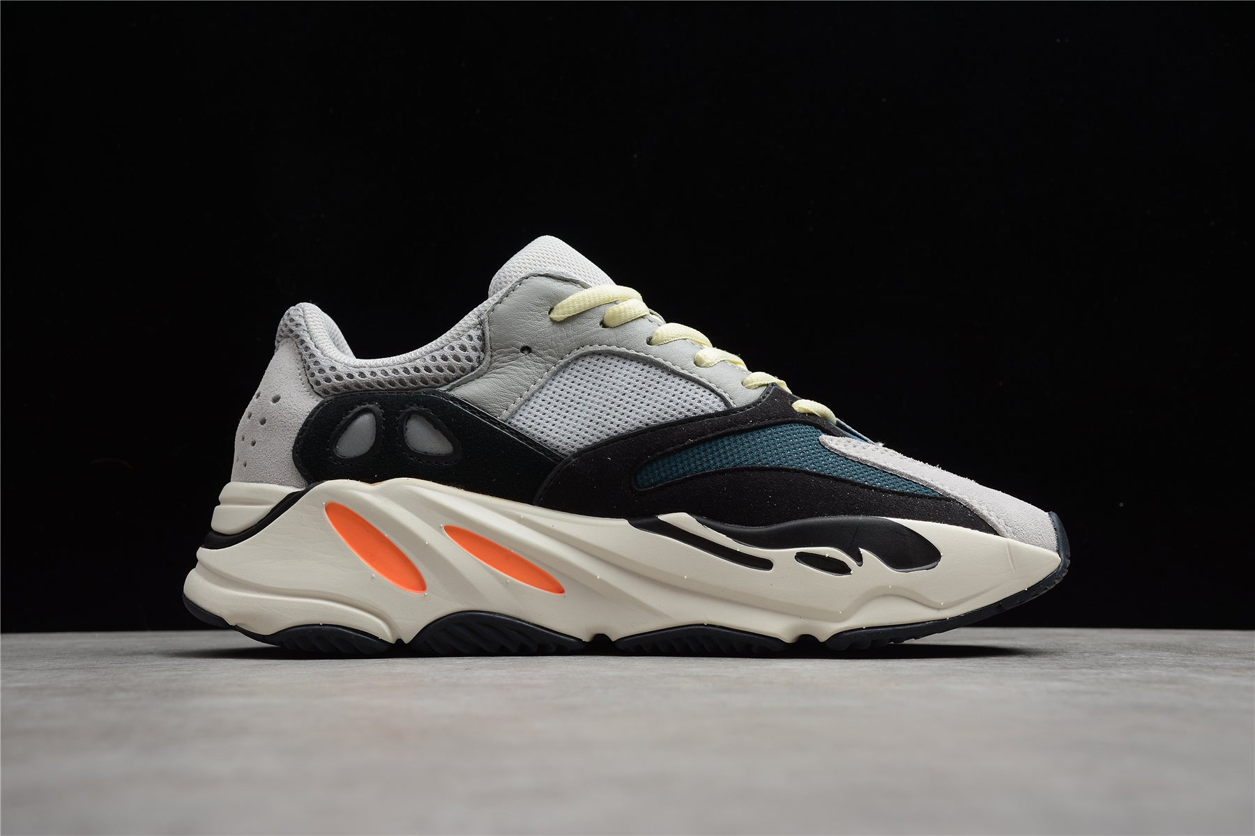 Yeezy boost 700 Weue Runner selid Grey
