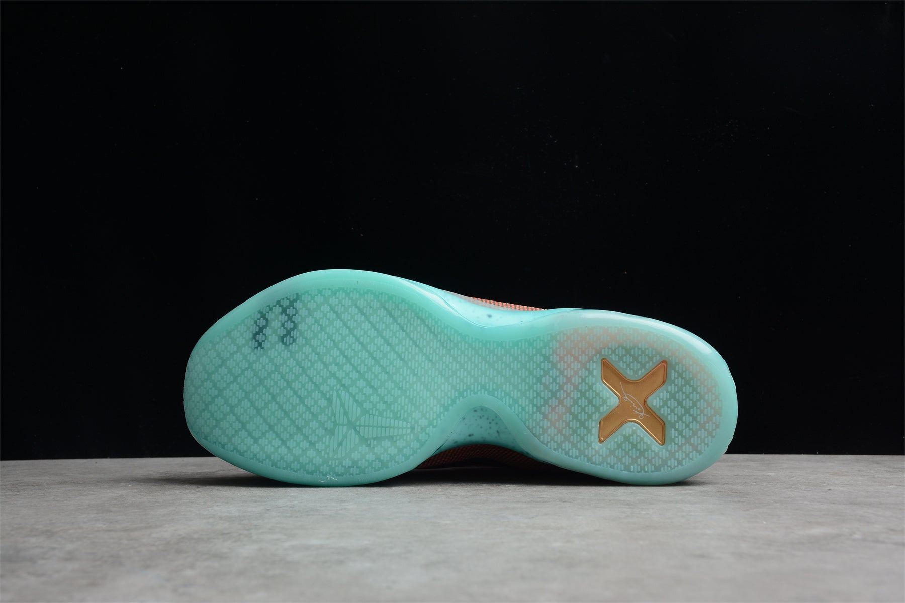 R26 Kobe 10 Easter ZK10 - Image 3