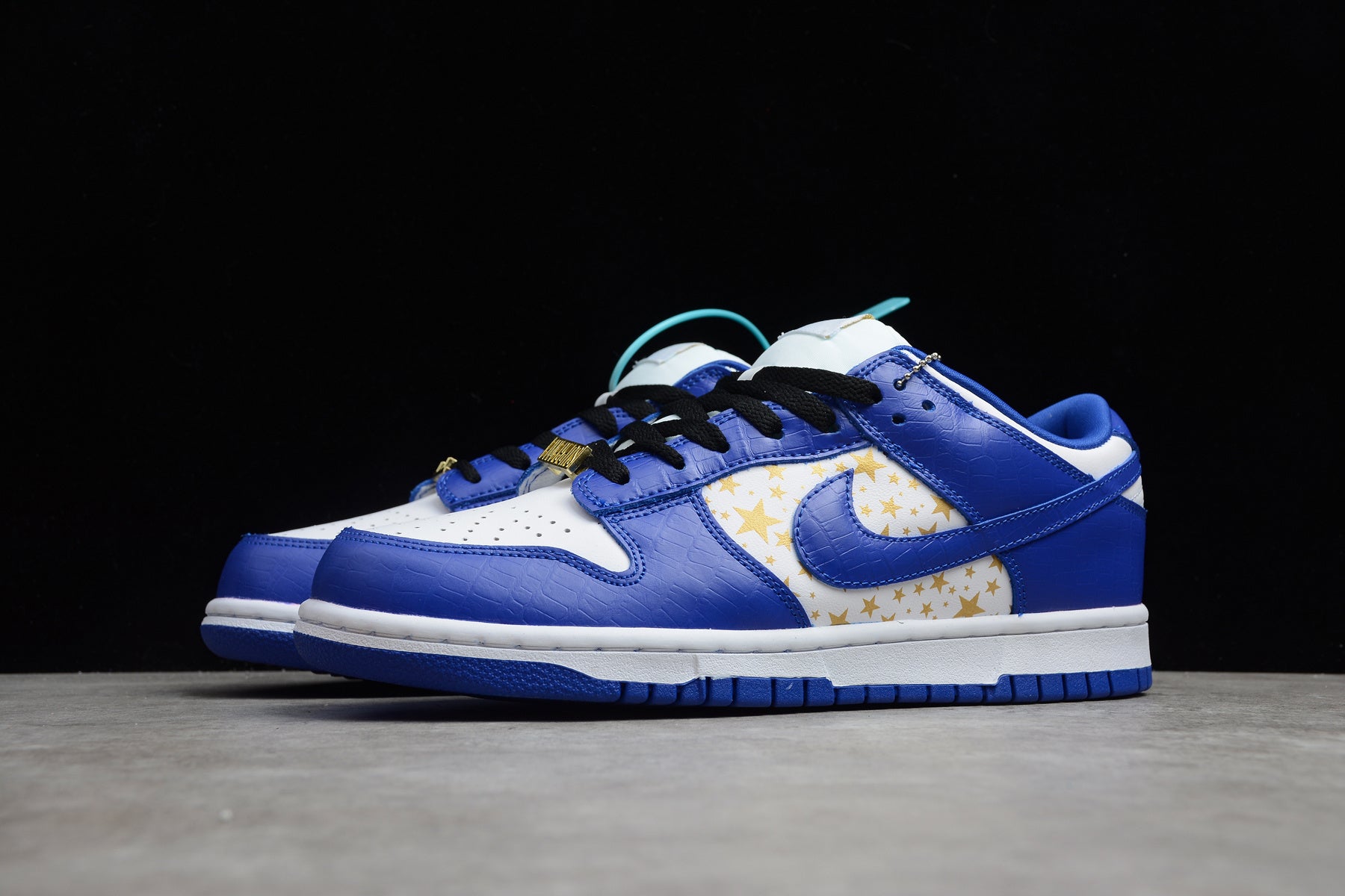 R26 SB Dunk Low x Supreme DH3228-100 - Image 4