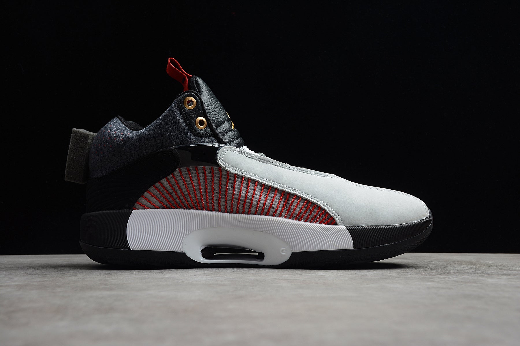 R26 Titan 22 x Air Jordan 35 DD4701-001