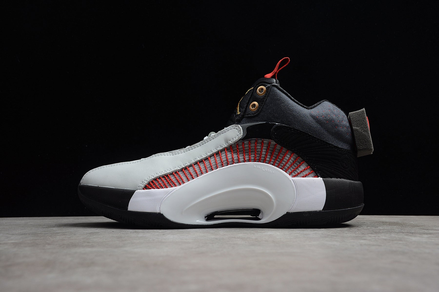 R26 Titan 22 x Air Jordan 35 DD4701-001 - Image 2