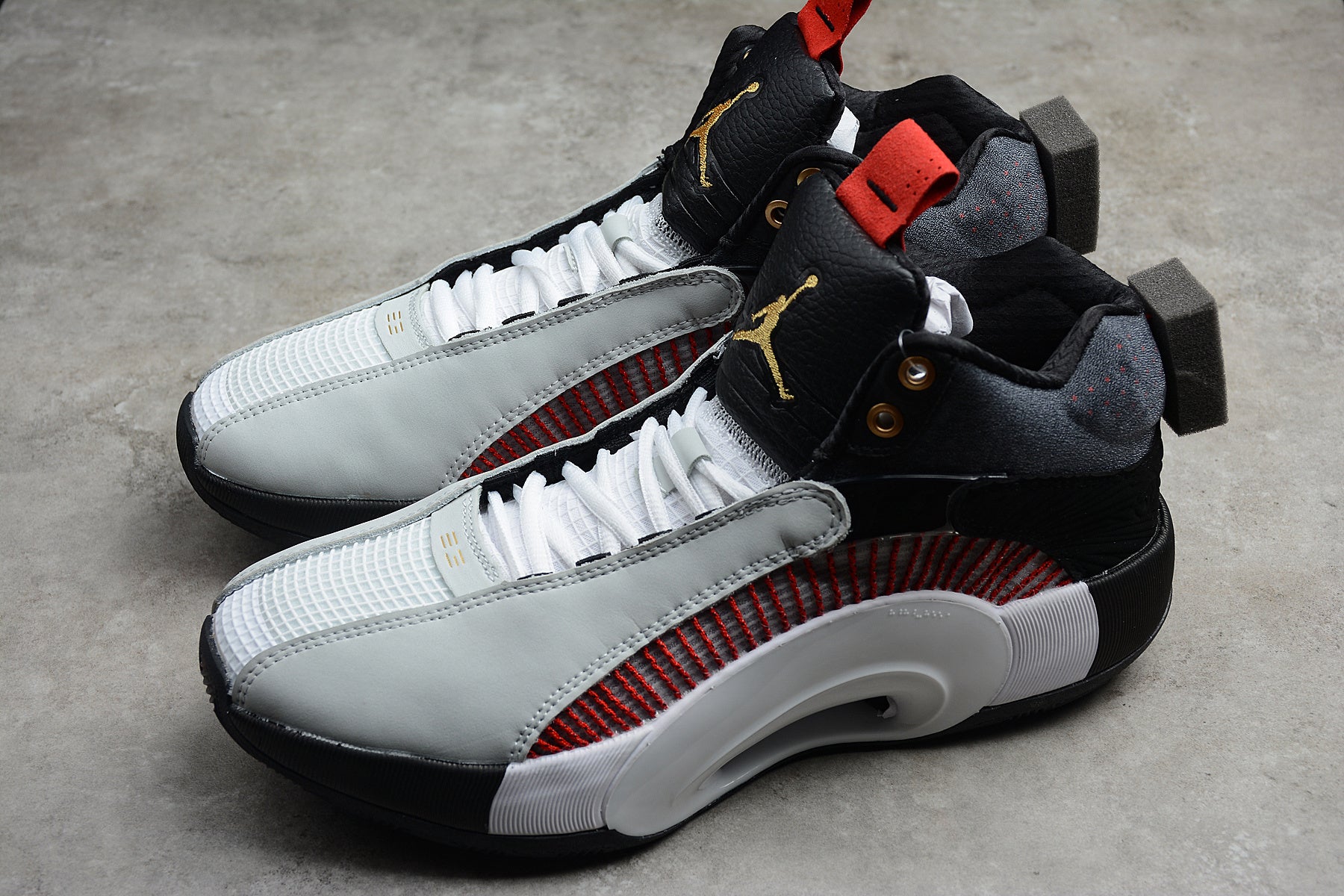 R26 Titan 22 x Air Jordan 35 DD4701-001 - Image 3