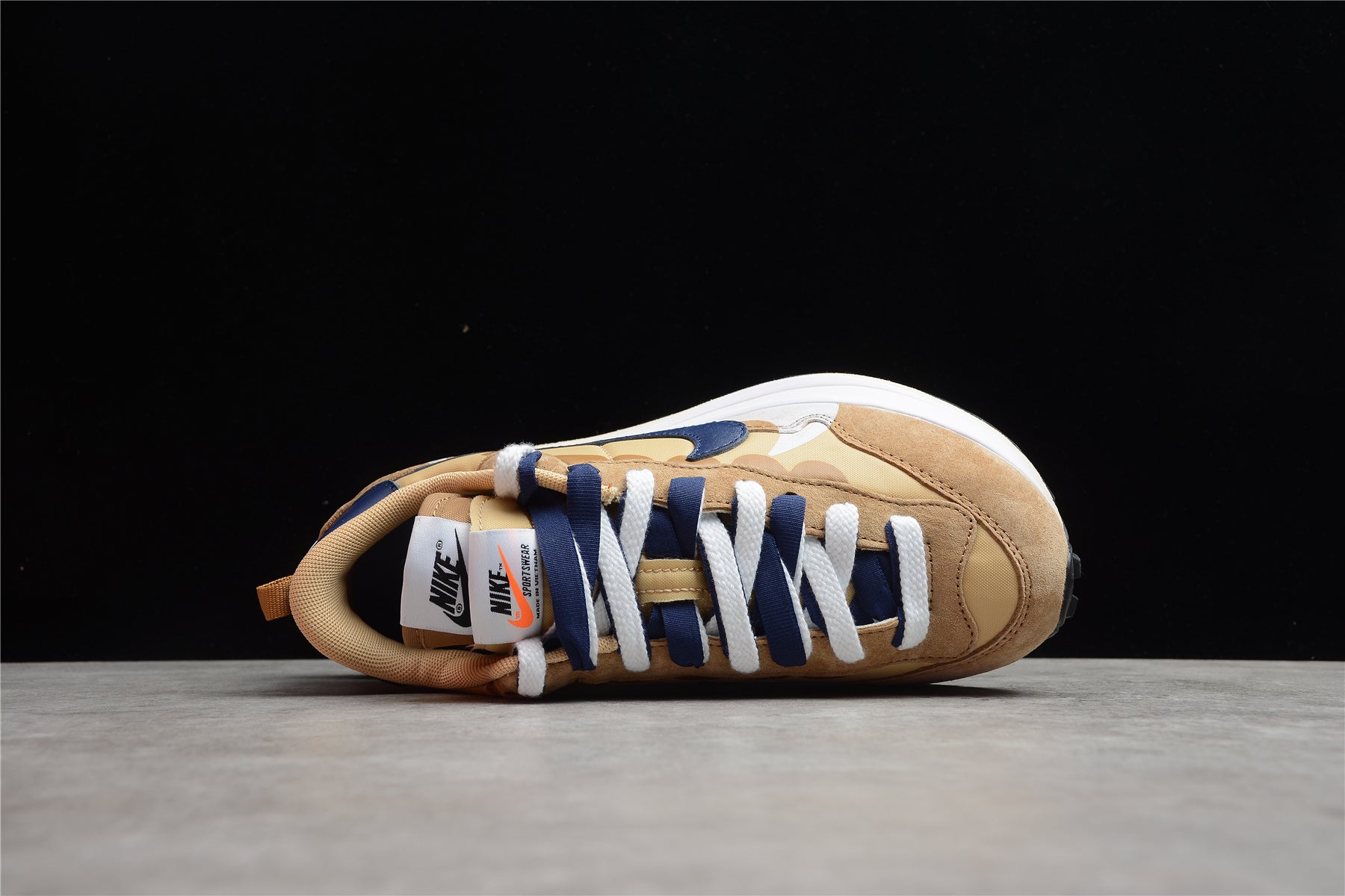 R28-32 Sacai x VaporWaffle Tour Yellow DD1875-200 - Image 5