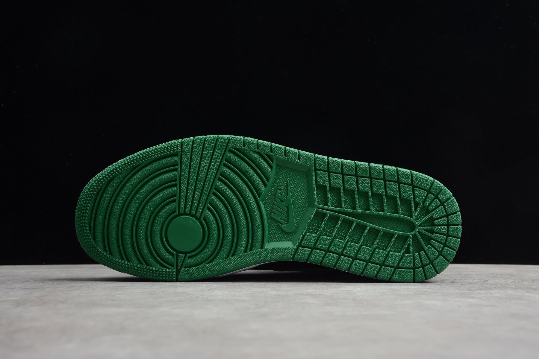 R28 AJ1 555088-030 - Image 6