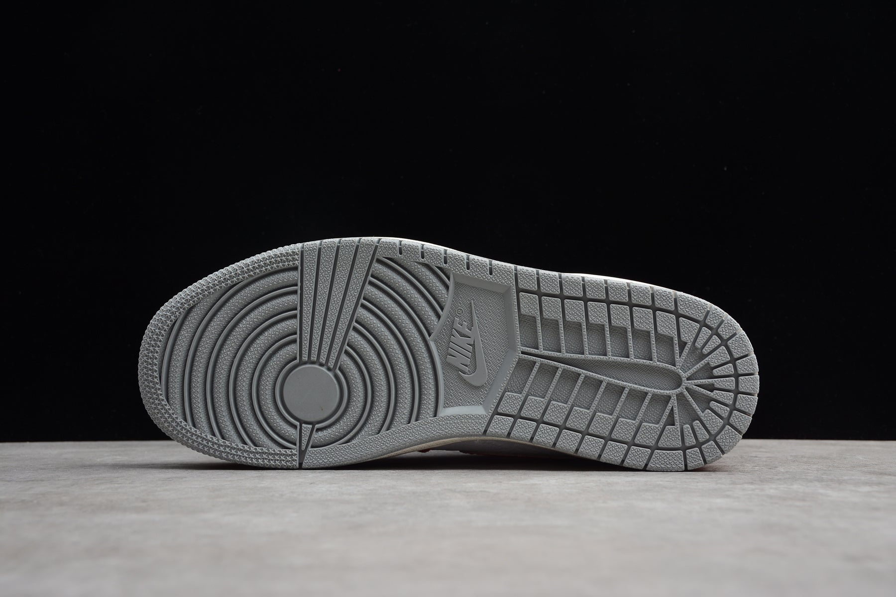 R28 AJ1 555088-116 - Image 6