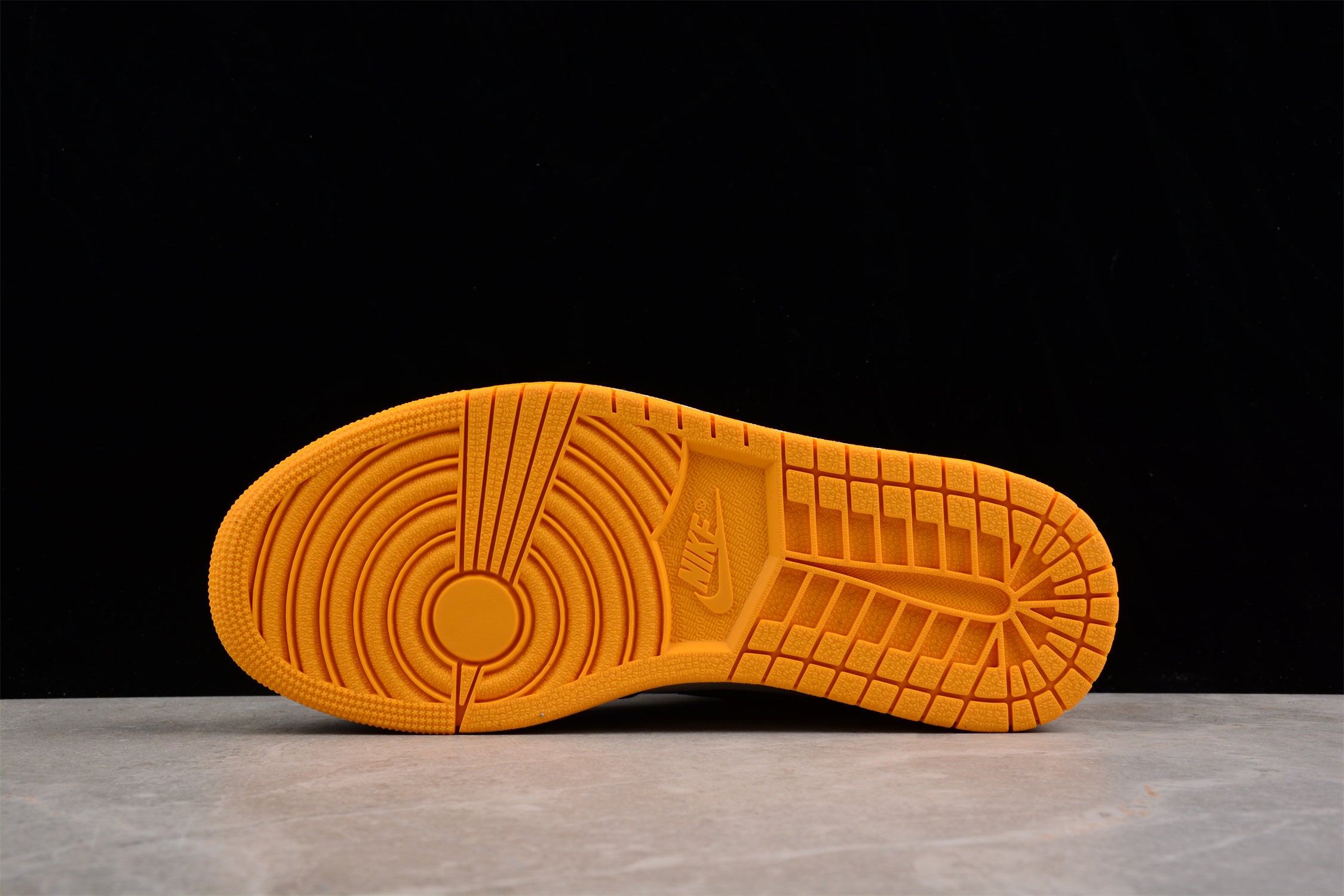 R28 Air Jordan 1 Retro High OG AJ1 555088-711 - Image 6