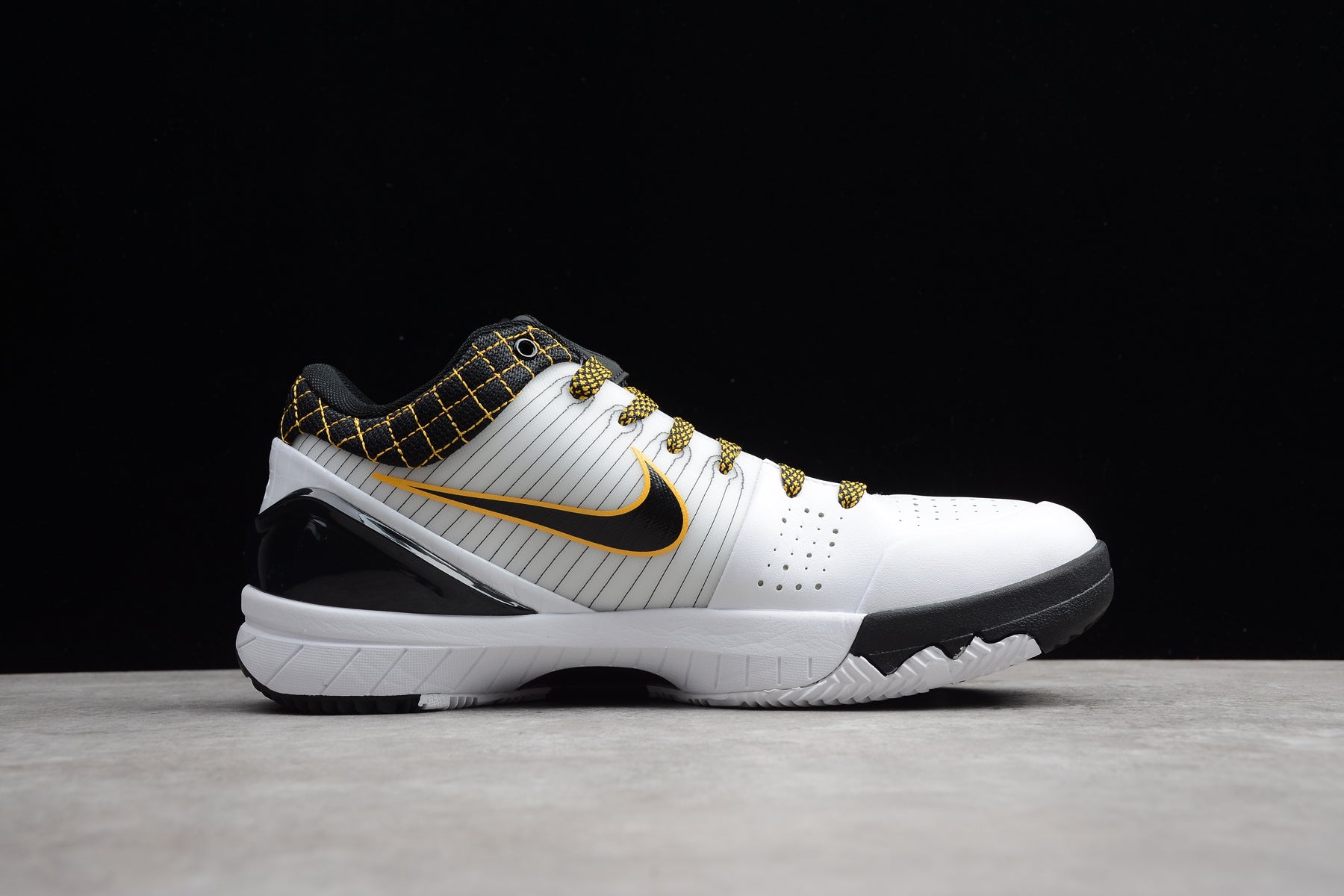 R28 Nike Kobe 4 Protro “Del Sol”