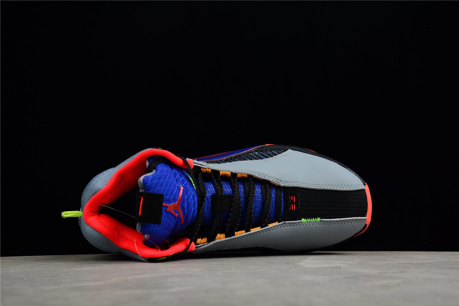 R30 AJ35 "Center of Gravity" DC1493-001 - Image 5