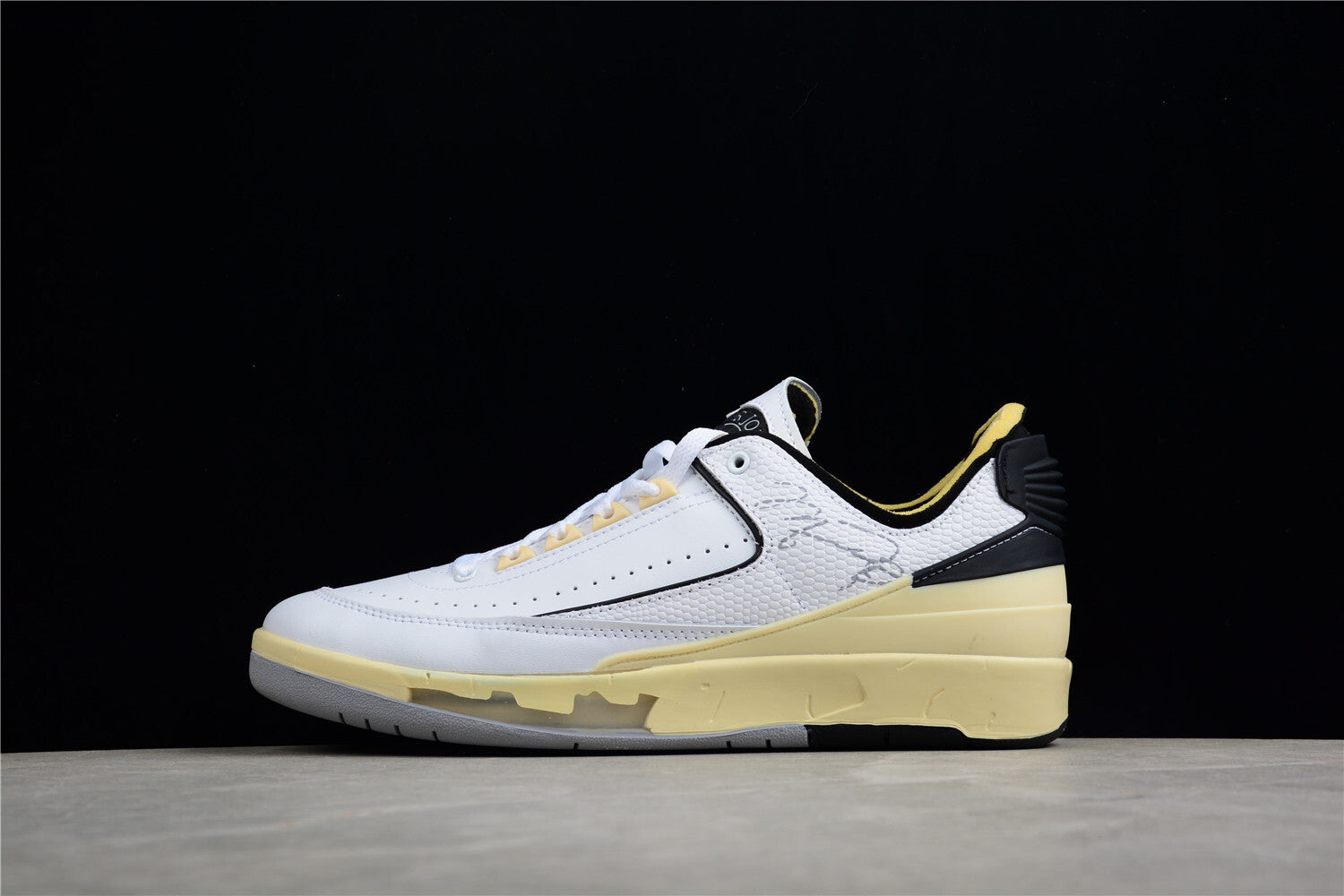 R35 Off-White x Air Jordan 2 Low DJ4375-101 - Image 2