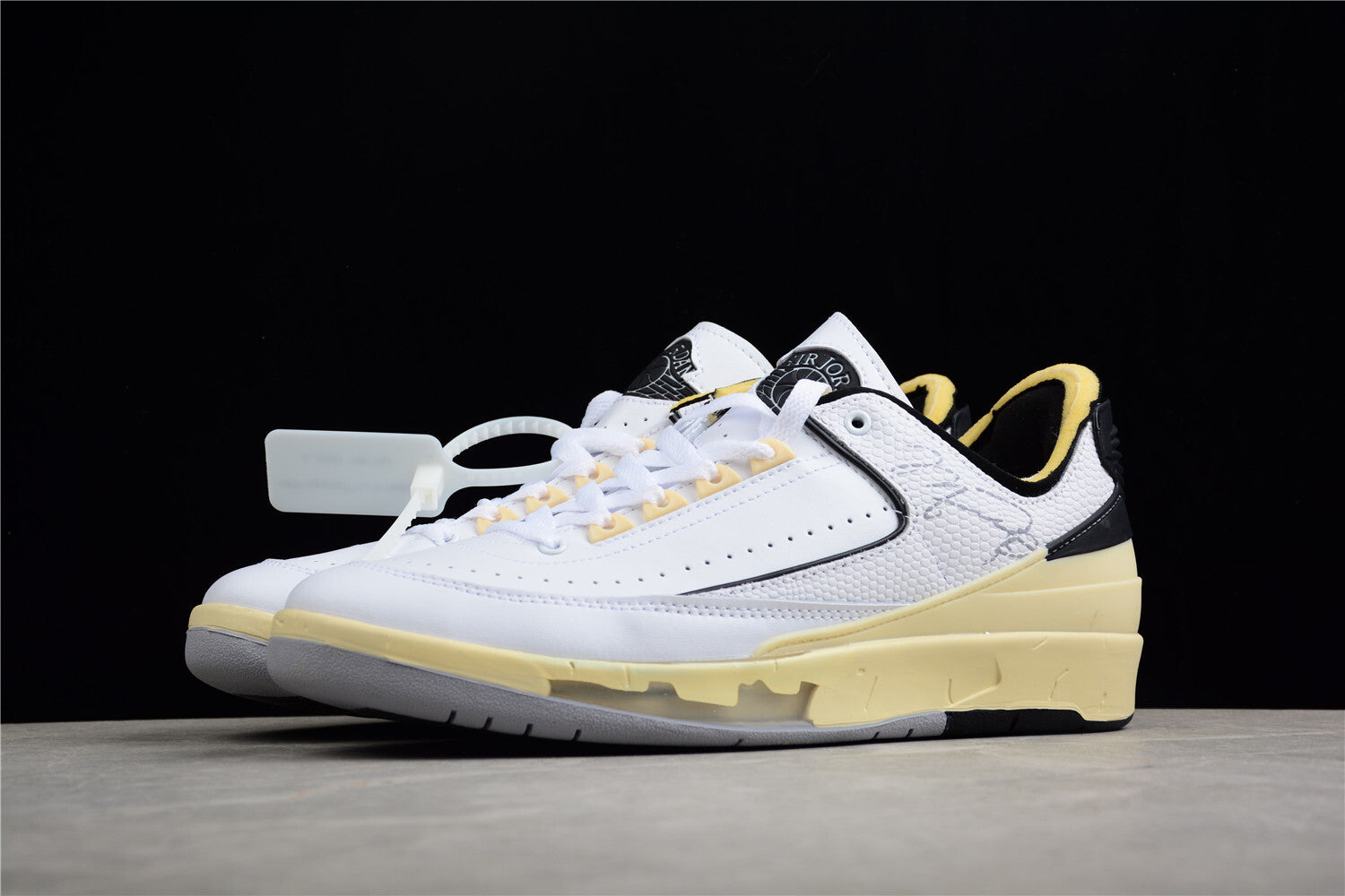 R35 Off-White x Air Jordan 2 Low DJ4375-101 - Image 3