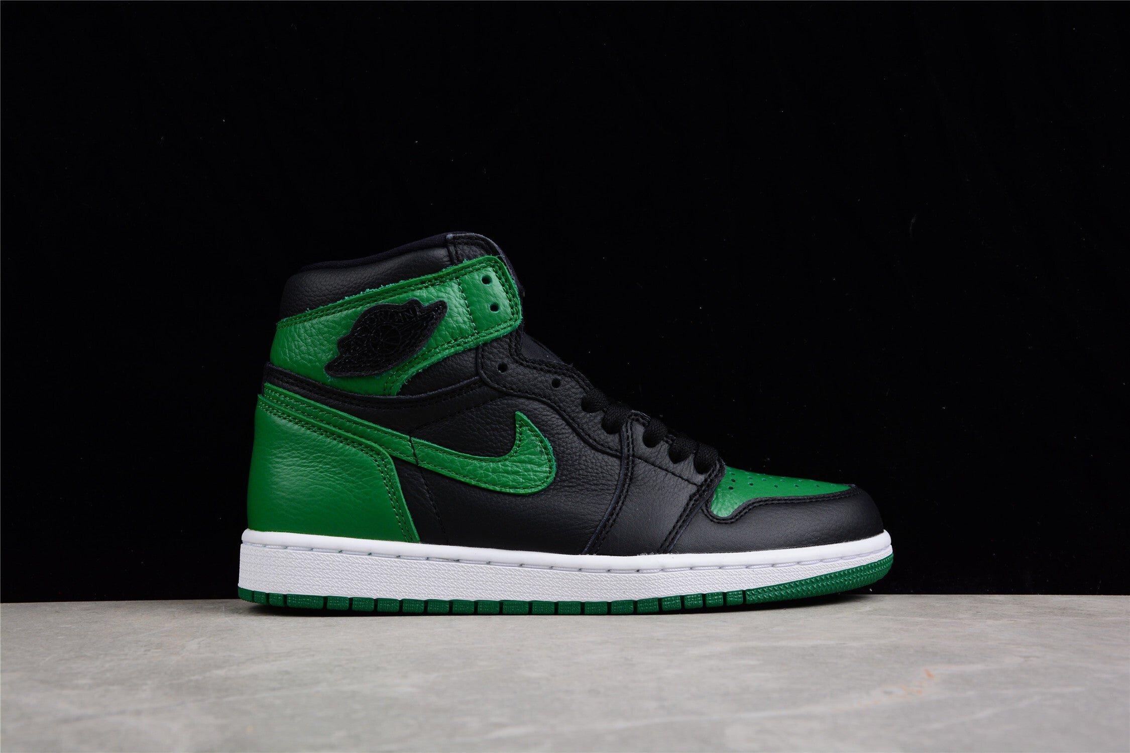 R42 Air Jordan 1 Pine Green OG 555088-030