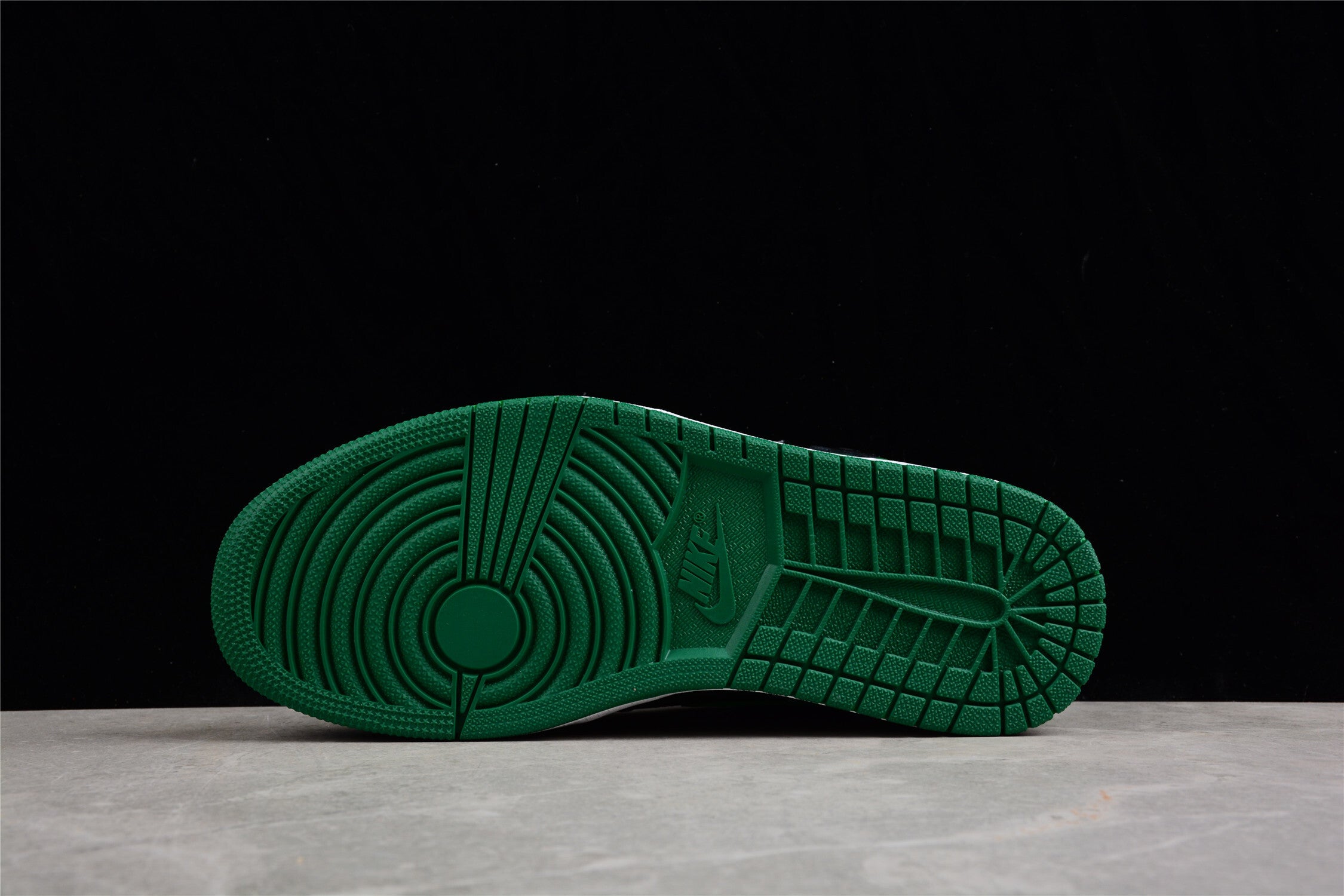 R42 Air Jordan 1 Pine Green OG 555088-030 - Image 6