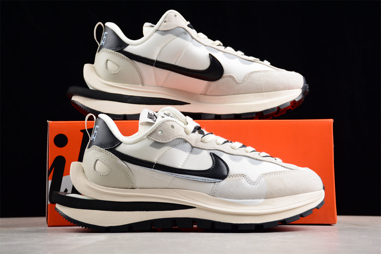 Sacai X VaporWaffle "Nylon Black" DD1875-101 - Image 2